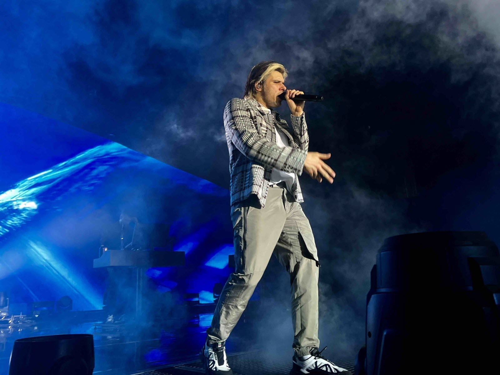1600x1200 Isère. En image : près de 8 000 spectateurs au concert d'Orelsan, ce samedi soir à Grenoble