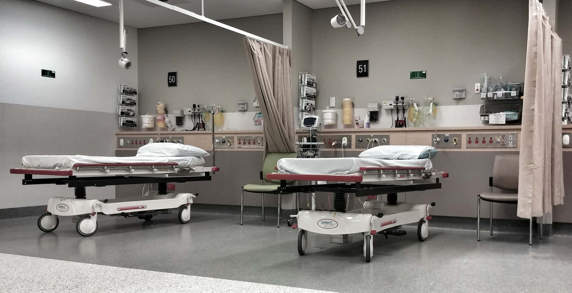 1920x984 Download Modern Hospital Bed in Emergency Room Wallpaper