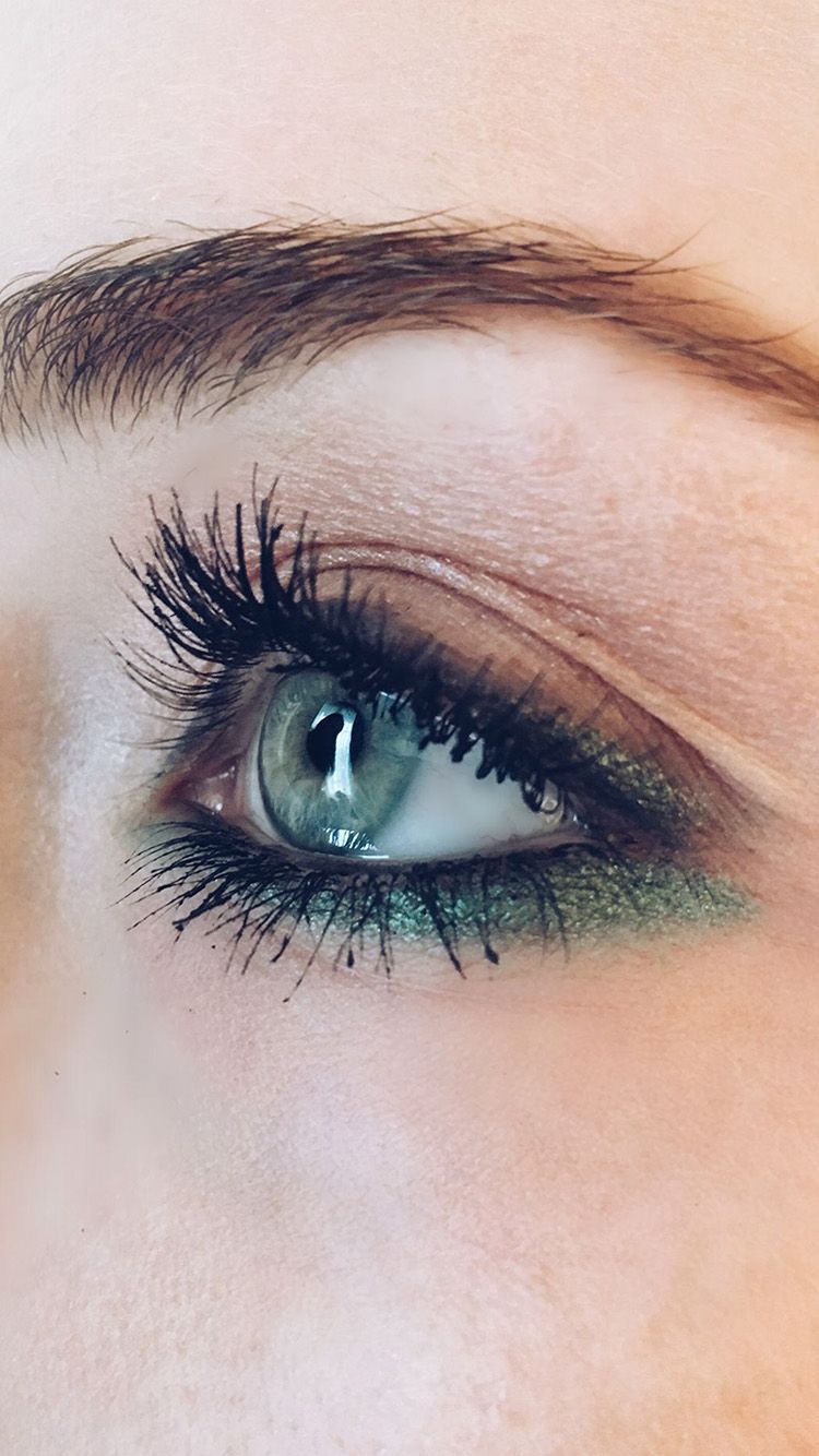 750x1334 Eye Girl Beautiful Wallpaper