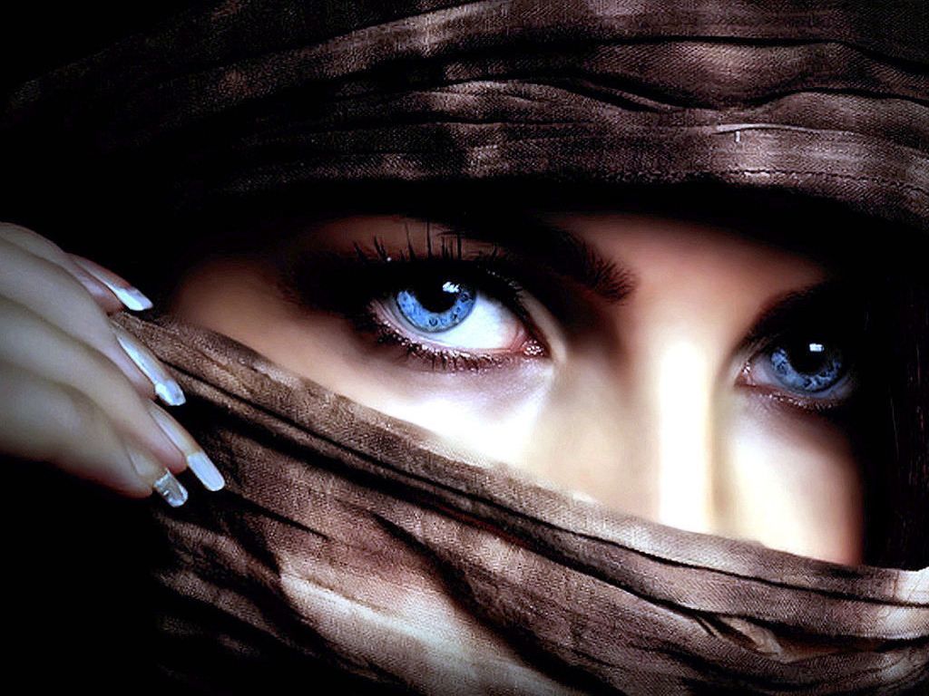 1024x768 Beautiful Eyes Wallpaper