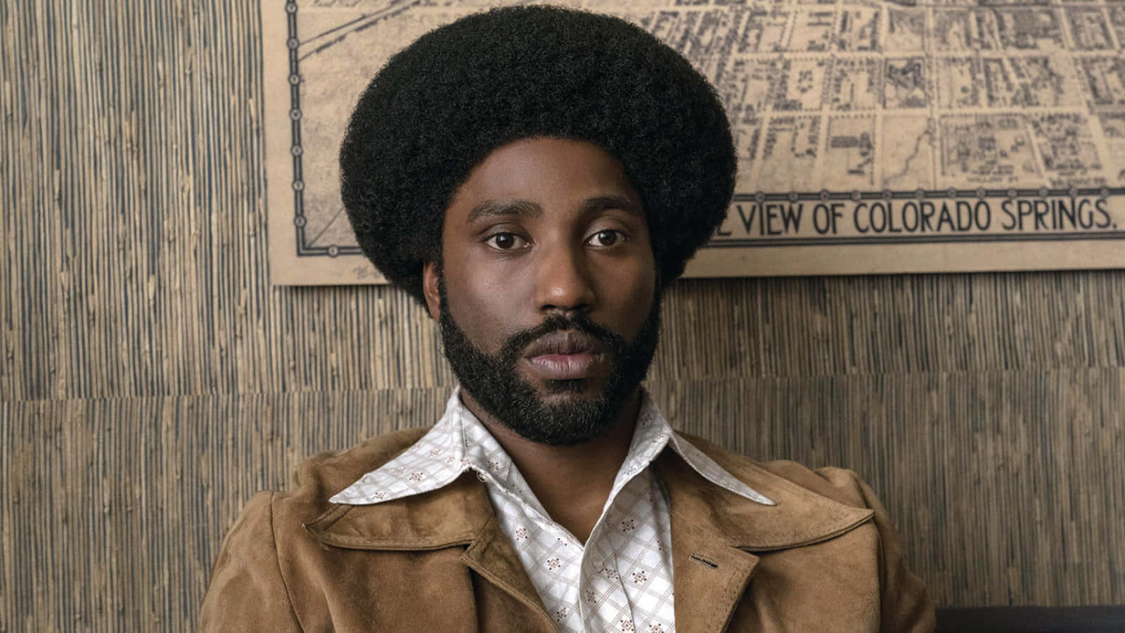 1600x900 Download Engrossed Discussions From The Scene Of Blackkklansman Wallpaper