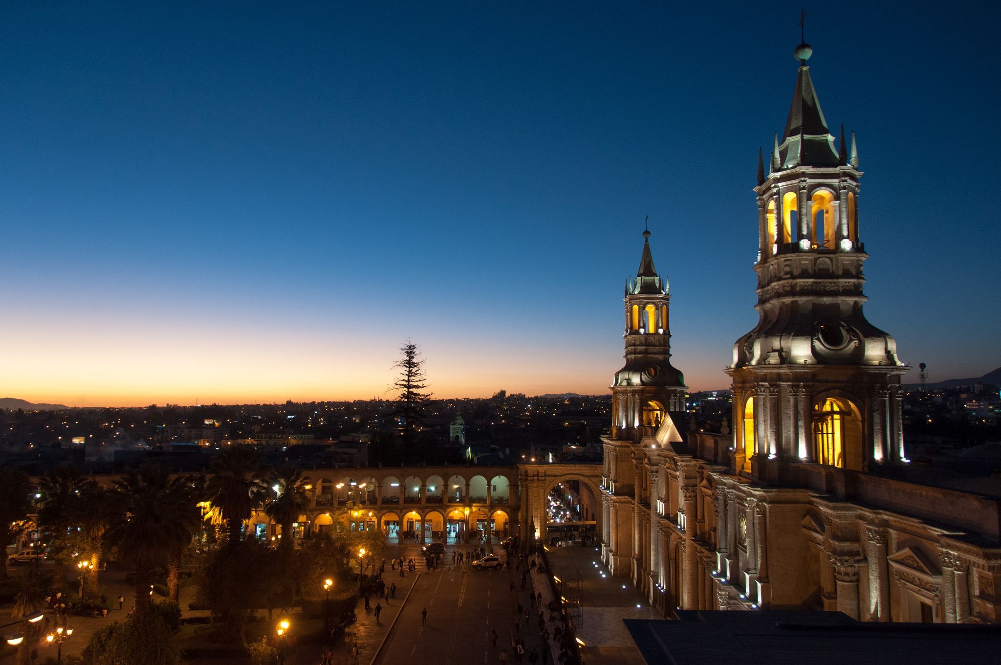 2048x1360 Arequipa Wallpaper