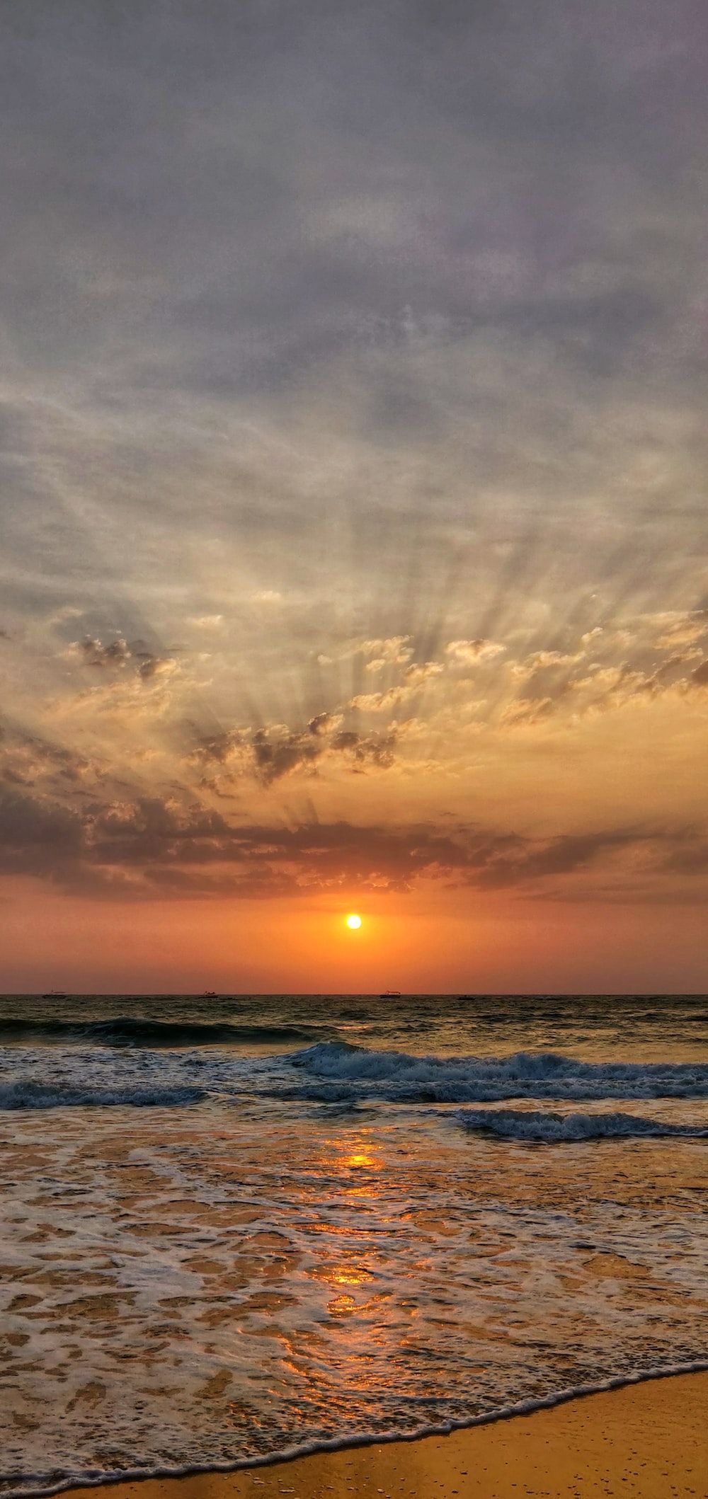 1000x2118 Ocean during golden houir photo