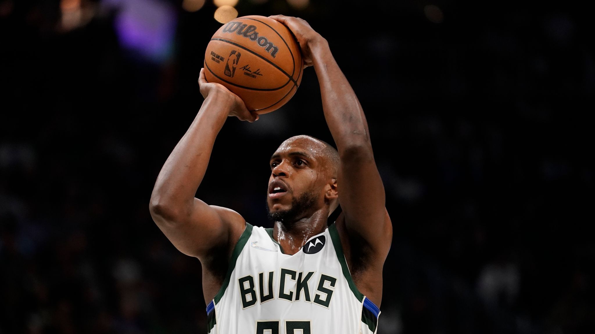 2048x1152 Khris Middleton: Milwaukee Bucks star set to return from injury for season debut against Los Angeles Lakers