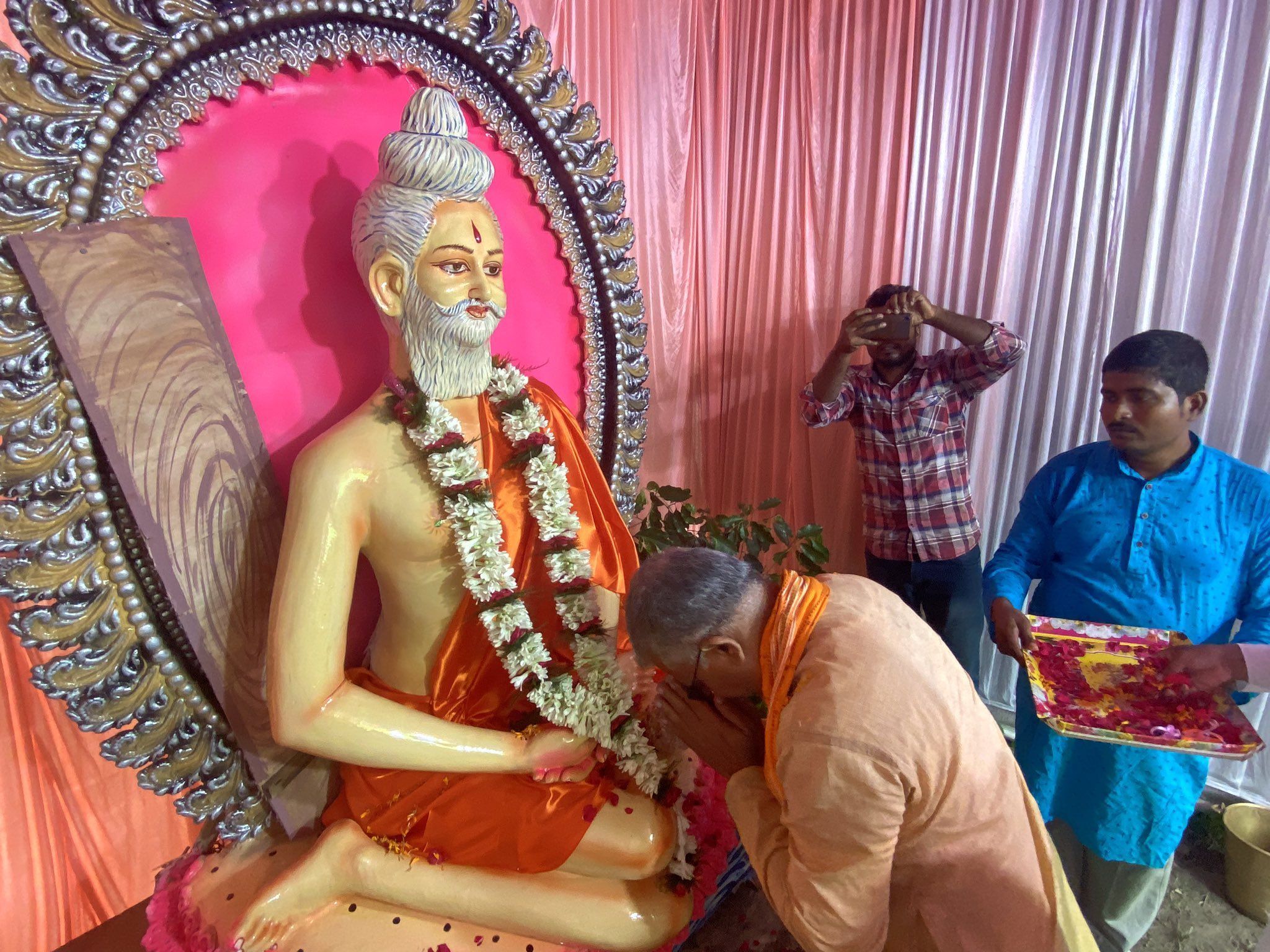 2048x1536 Dilip Ghosh on X: 1.1 Inauguration of Loknath Baba murti near Shaheed Matangini Block Office, Burarihat. Several activities including sports and cultural programs, Bhagwat Gita readings have been organized on the occasion