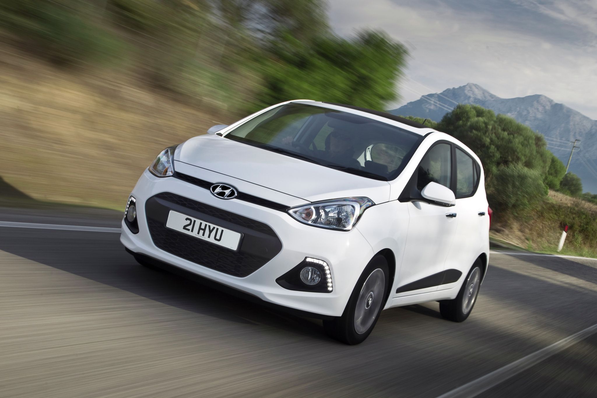 2048x1365 Hyundai I10 Wallpaper