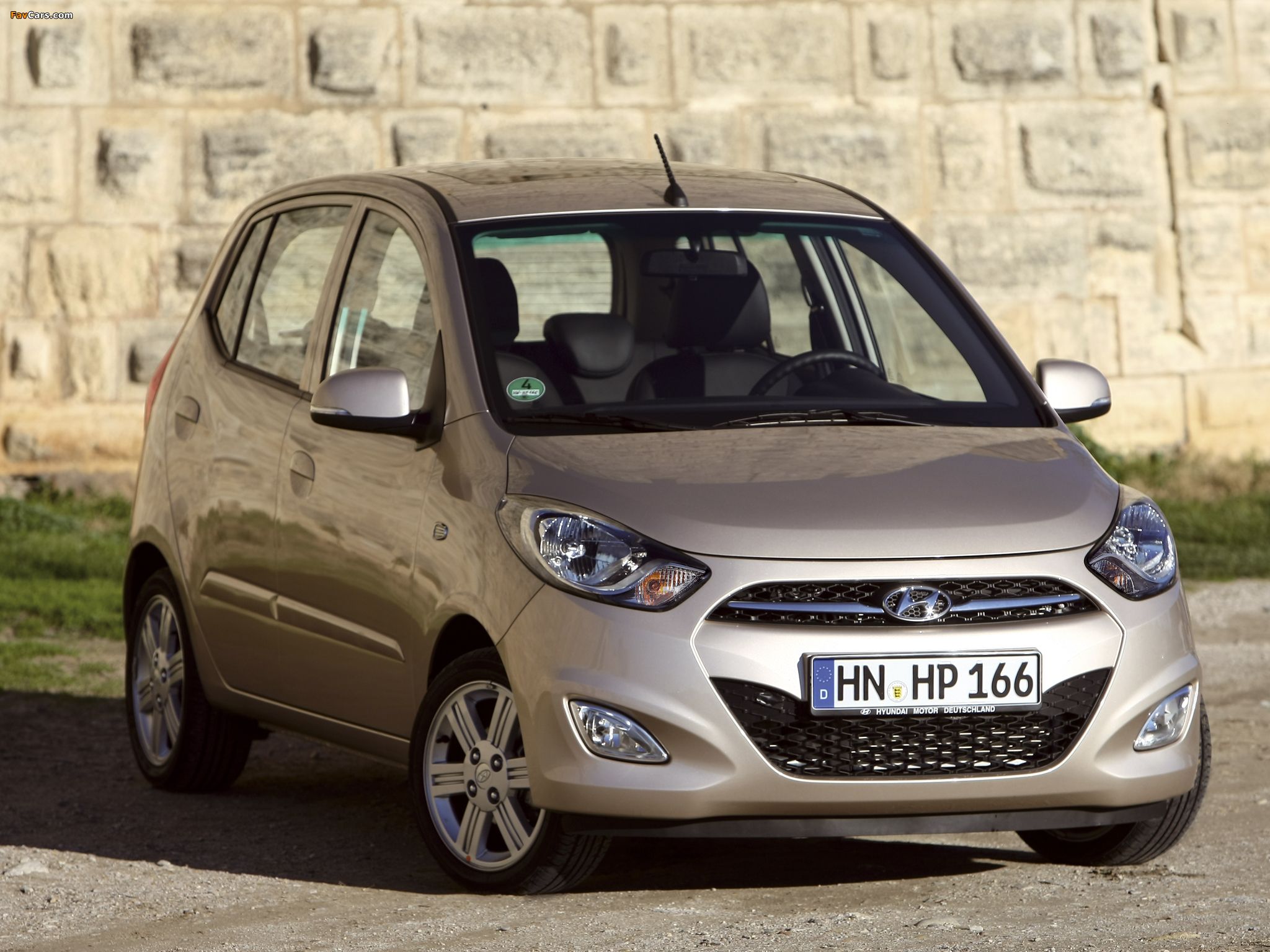 2048x1536 Hyundai i10 2010 wallpaper (2048x1536)