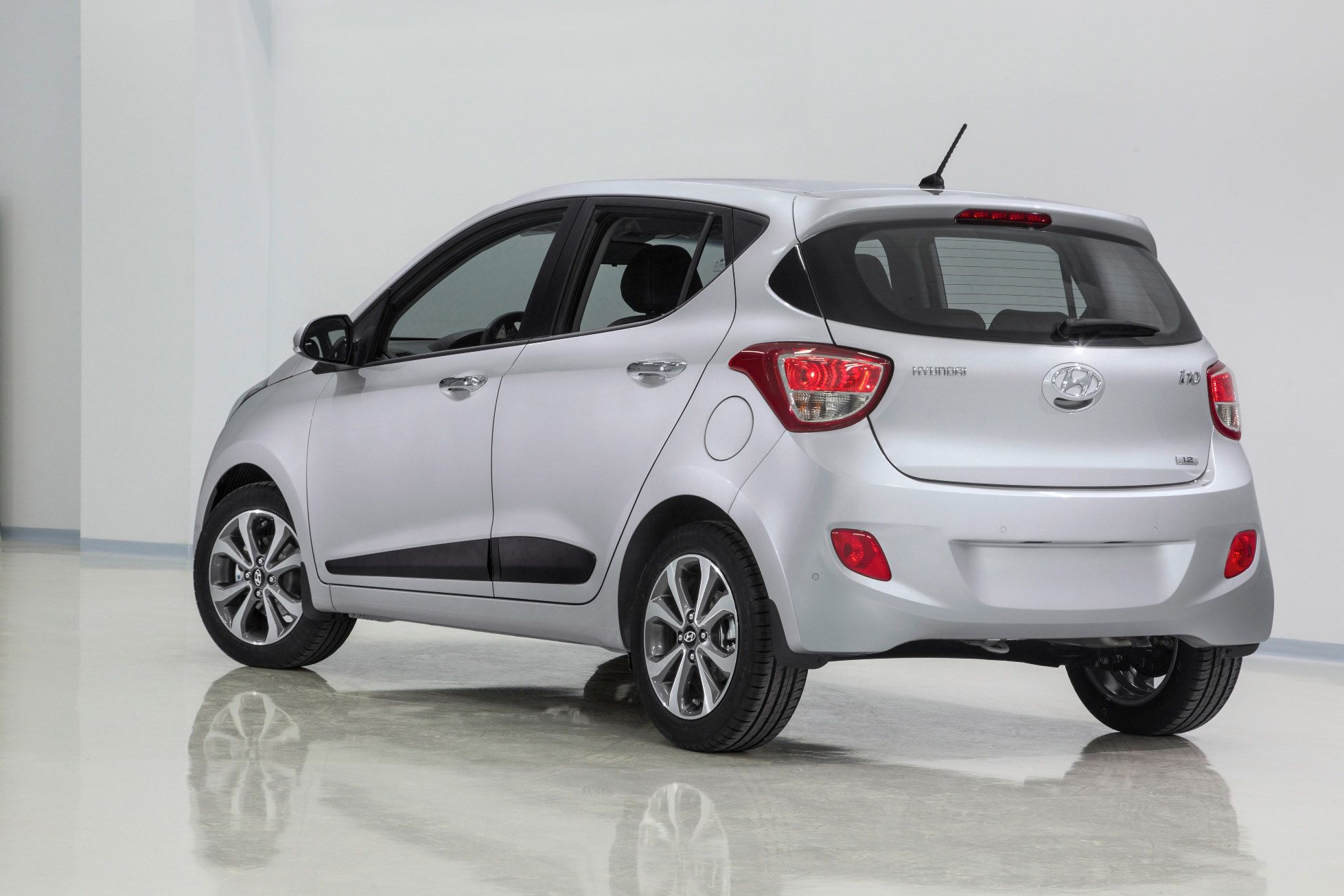 1958x1306 Hyundai i10 (2014) 3 of 3
