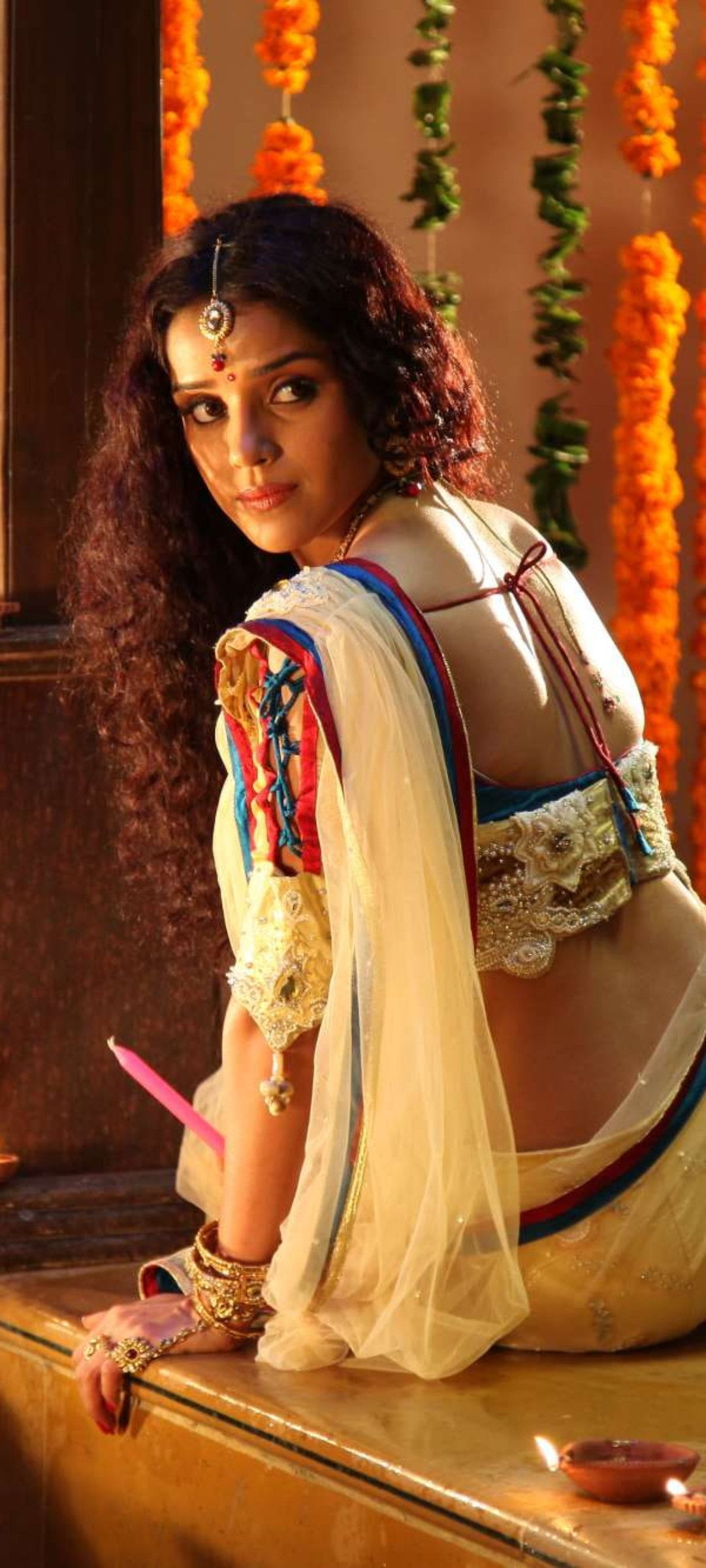 1081x2401 Telugu actress saree beauty Wallpaper Download