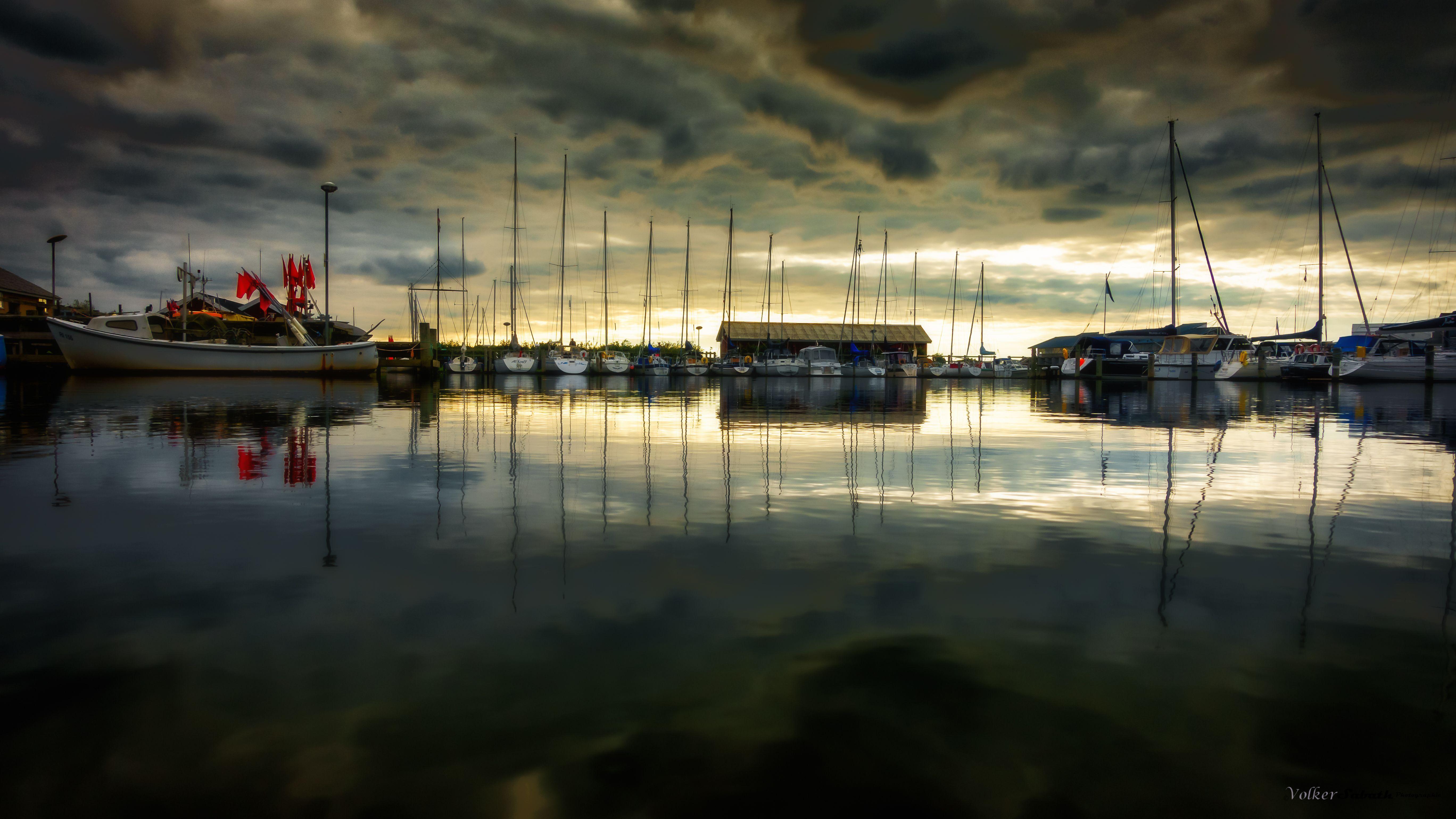 5472x3080 Beautiful Nature Wallpaper with Picture of Ringkøbing Havn
