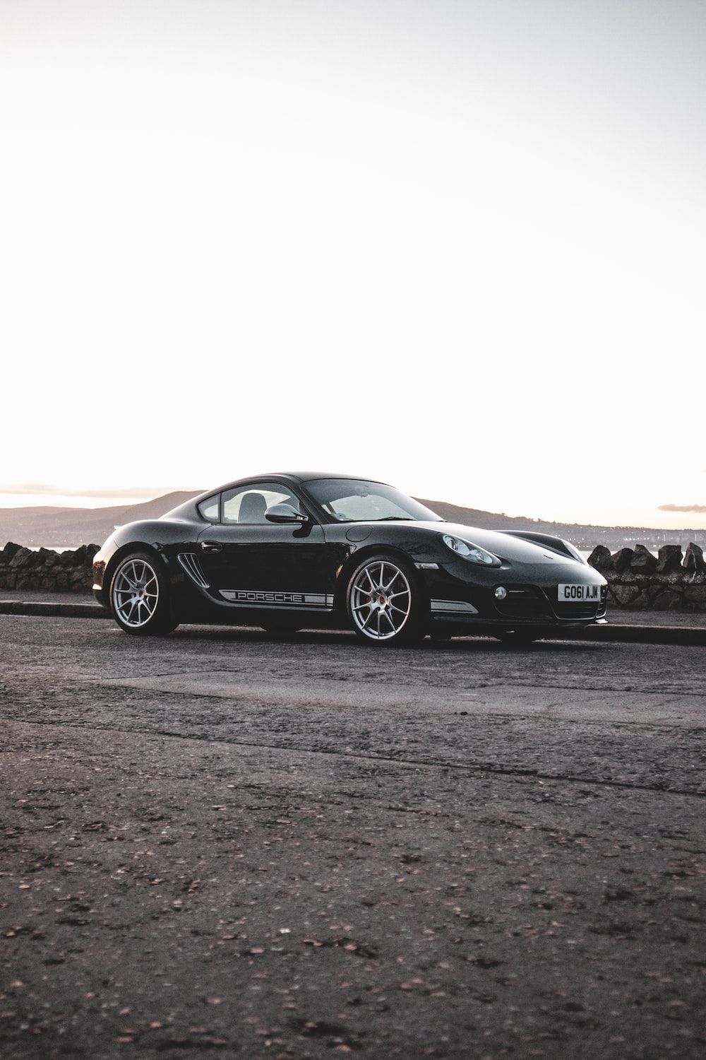 1000x1500 Black porsche 911 on brown field photo