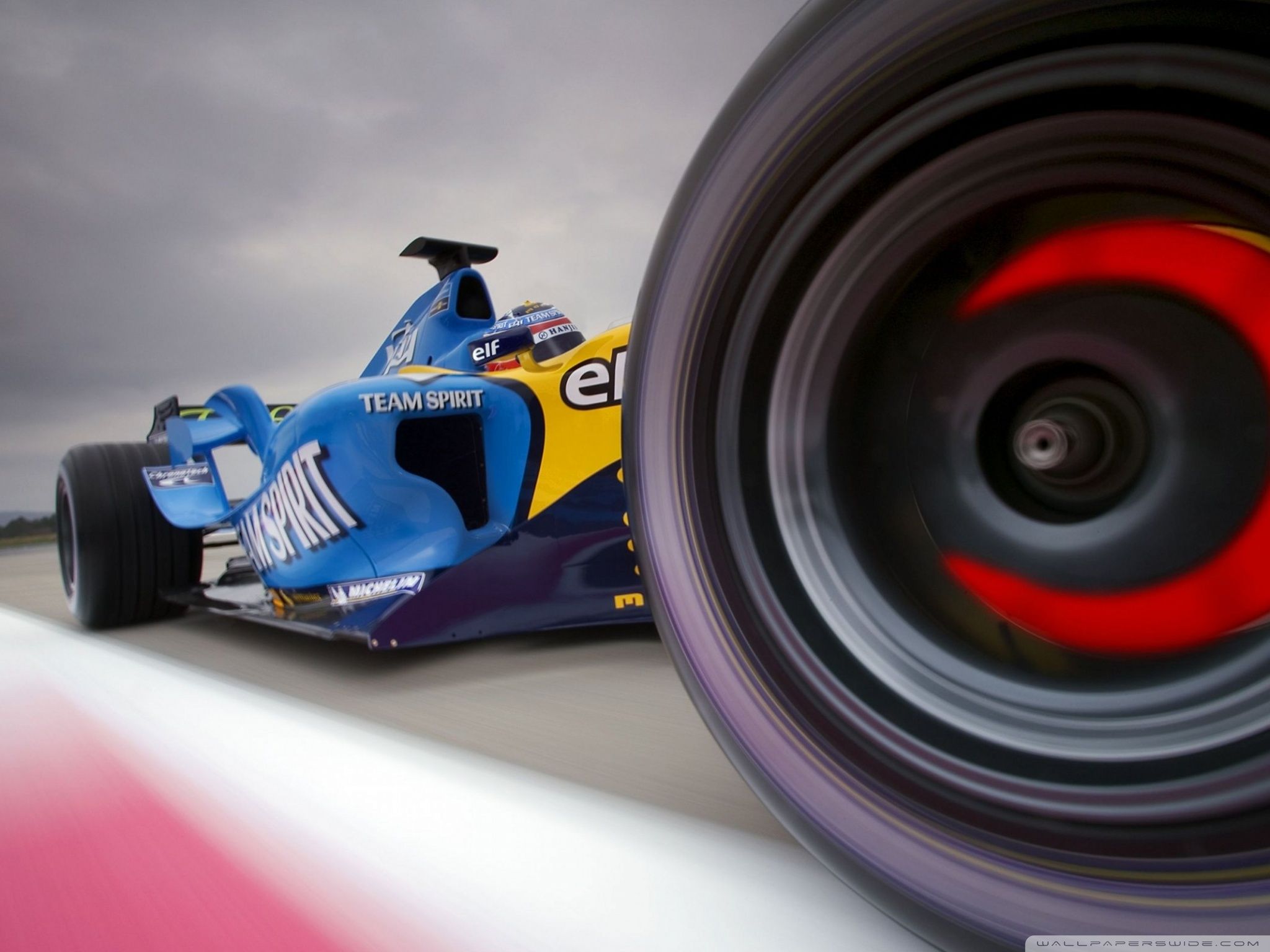 2048x1536 Formula 1 Team Spirit Ultra HD Desktop Background Wallpaper for 4K UHD TV : Tablet