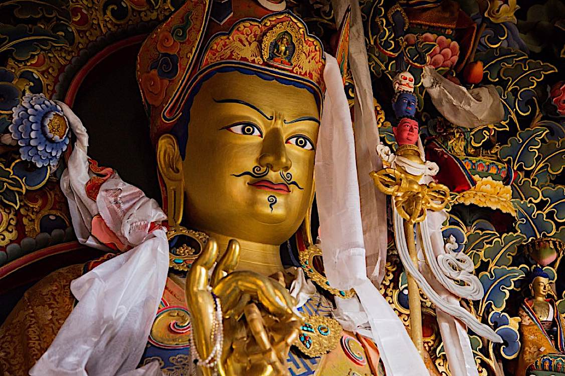 1127x751 Guru Rinpoche teaching Lady Yeshe
