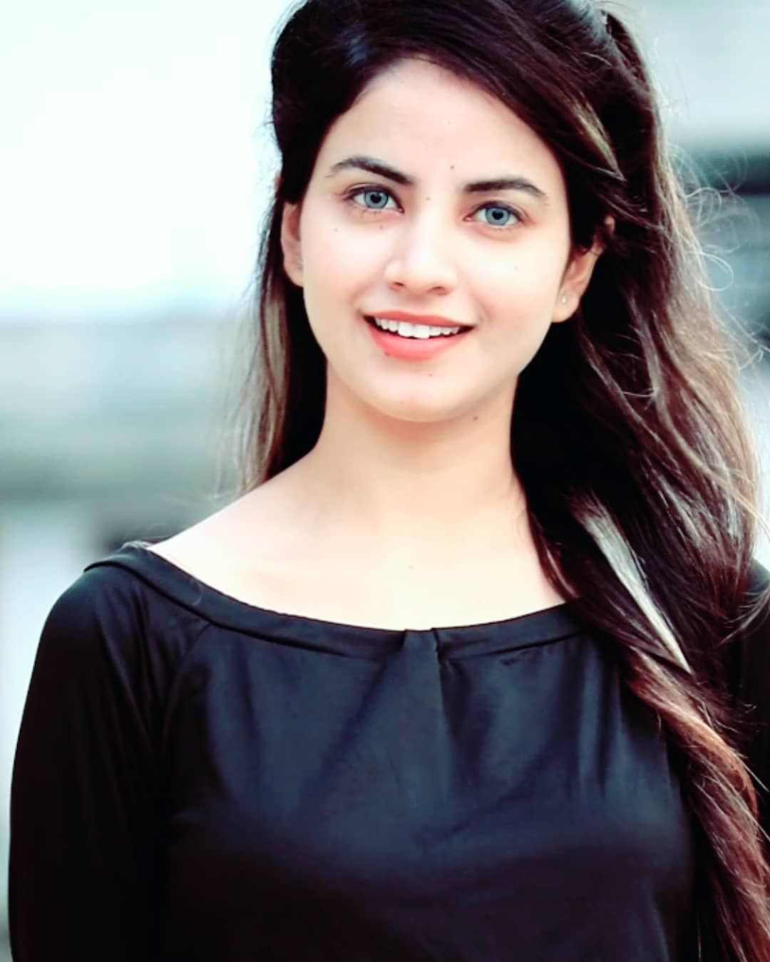 1080x1350 Priyanka Mongia Wallpaper