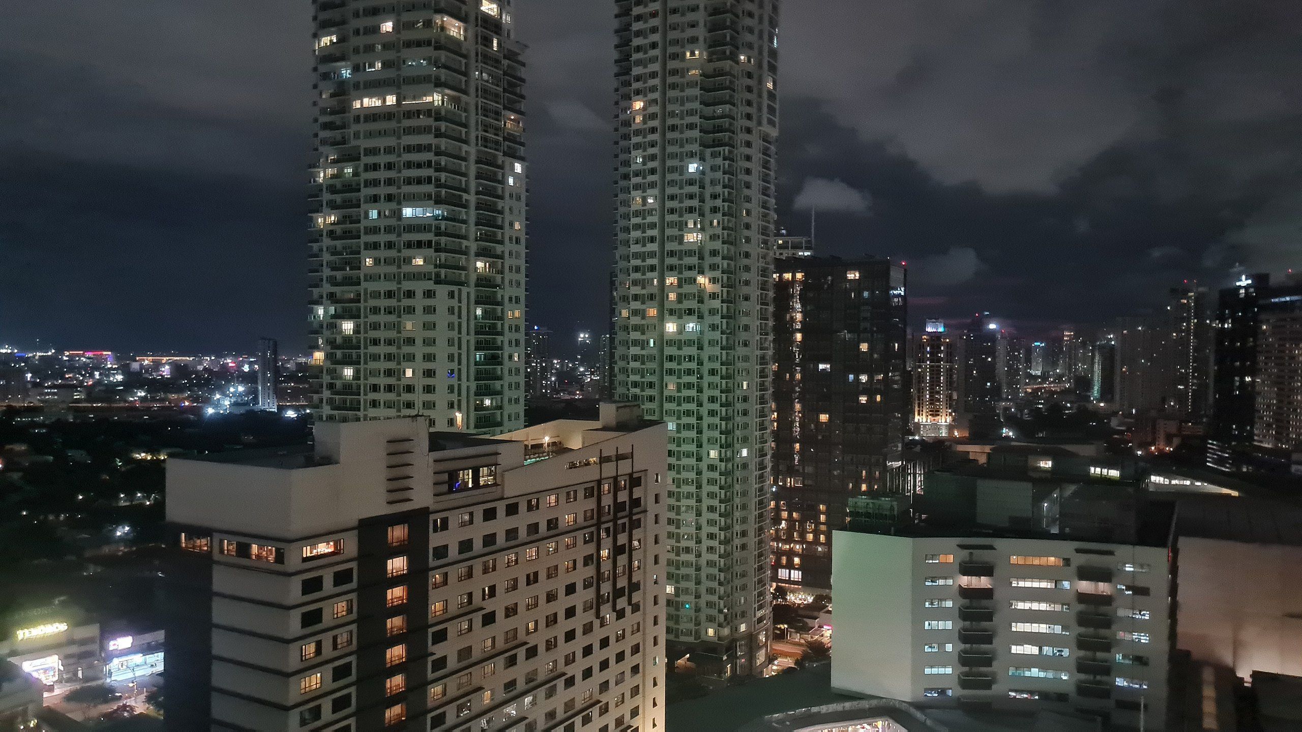 2560x1440 Glorietta Square Makati, Metro