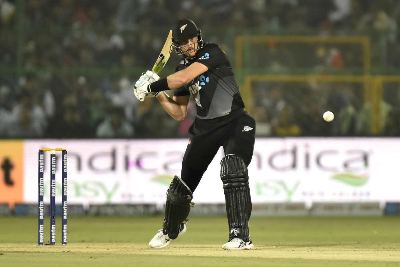 1400x935 Martin Guptill prepares to launch into a pull