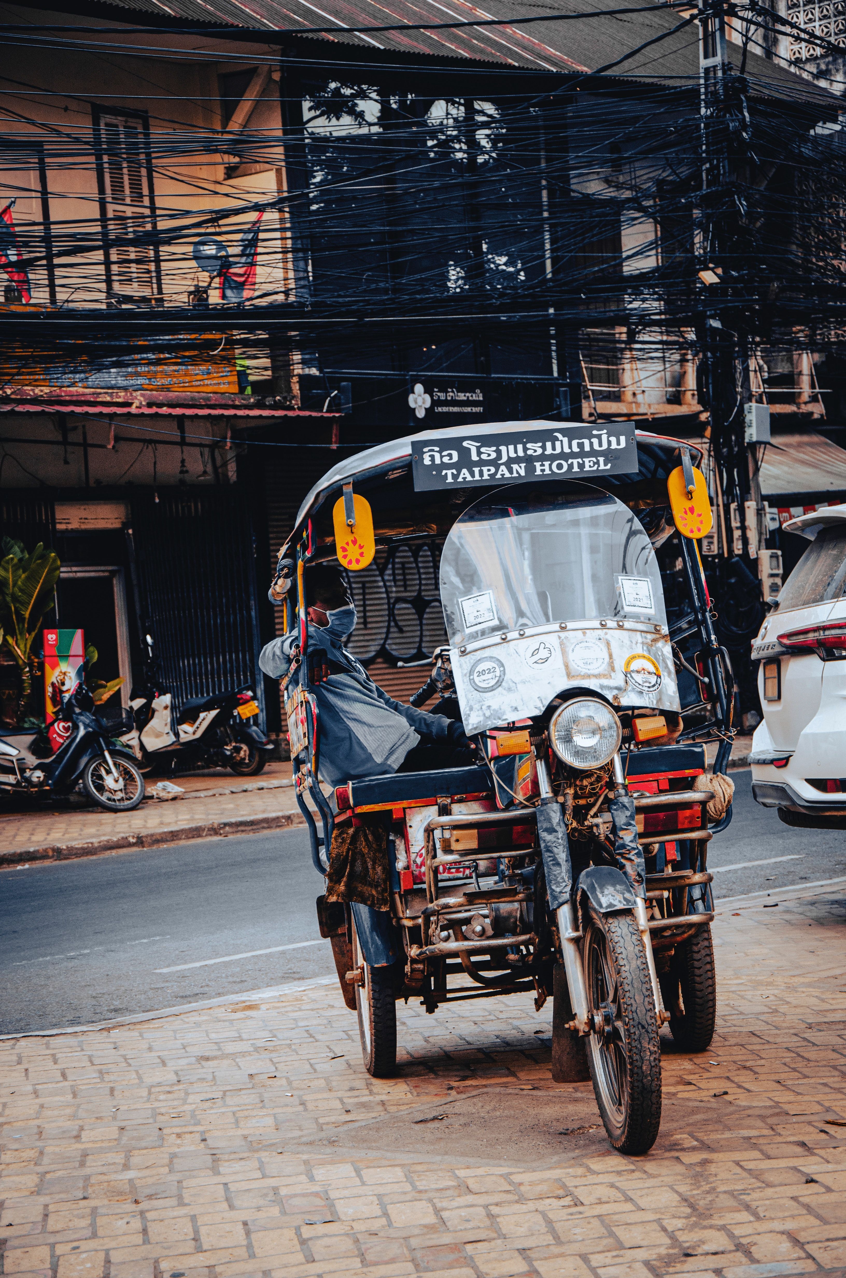 3264x4928 Auto Rickshaw Parked in City · Free