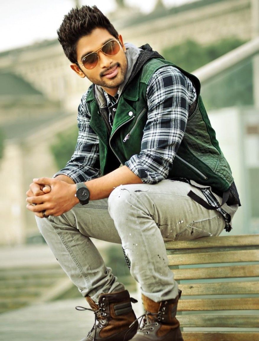 877x1155 Special 'Iddarammayilatho' Wallpaper and Stills On the Occasion of Allu Arjun's Birthday