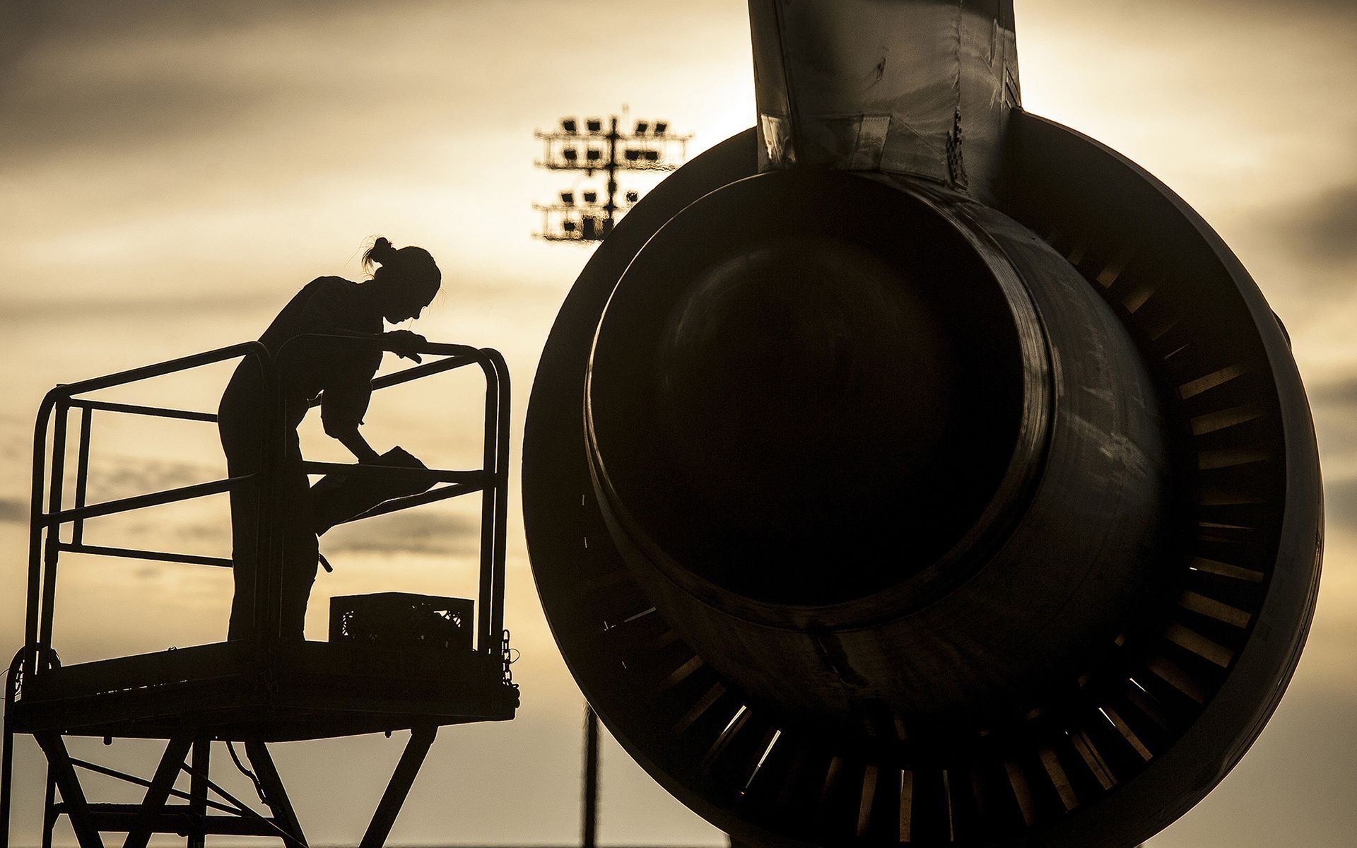 1920x1200 Aircraft Technician Wallpaper