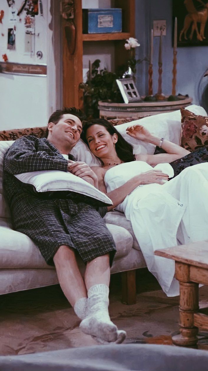 706x1261 Friends Monica Wallpaper