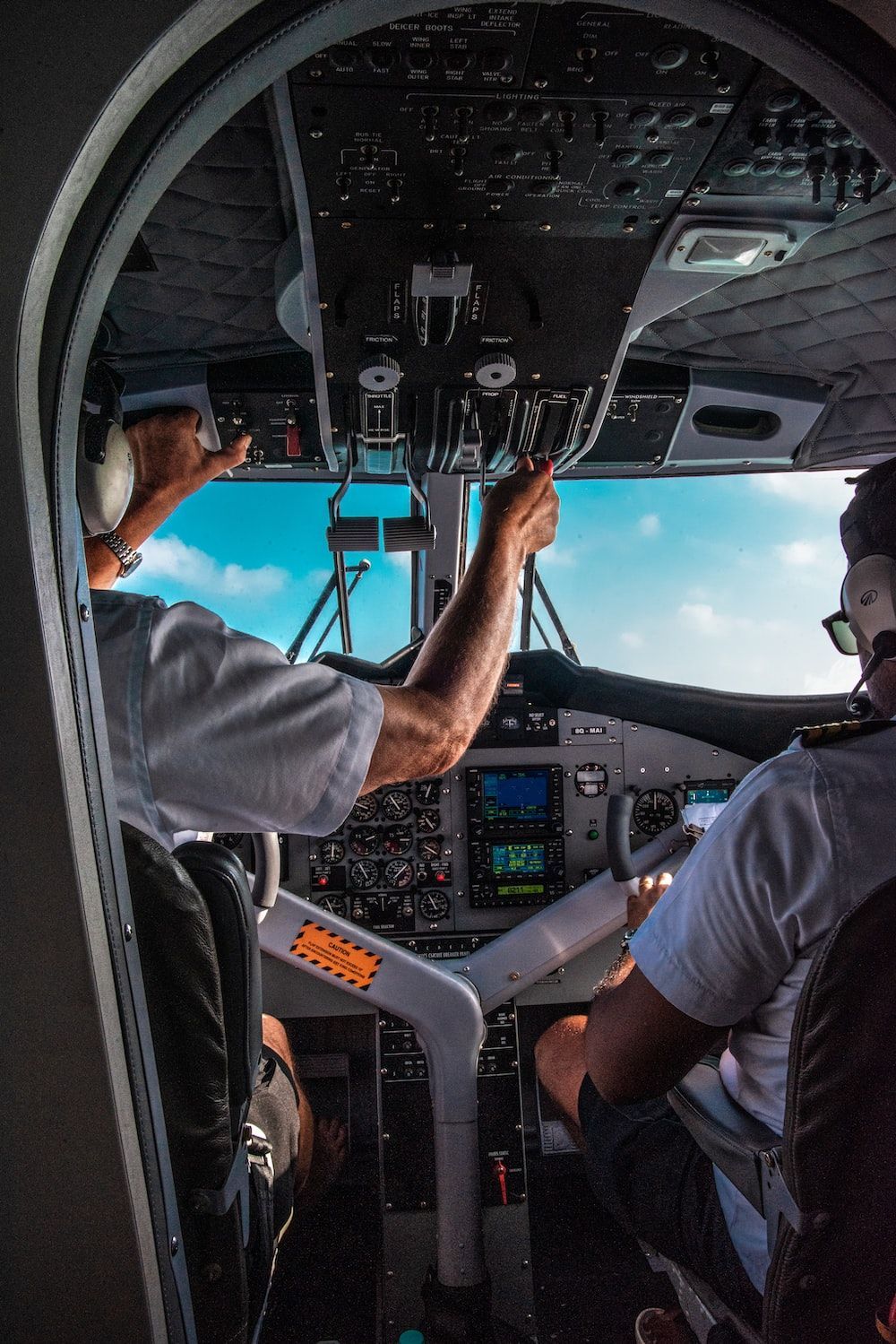 1000x1499 Airline Pilot Picture. Download Free Image
