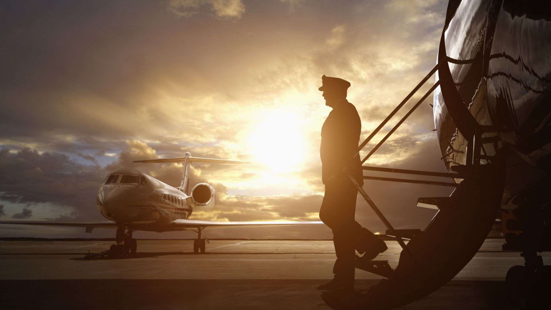 1920x1080 Airline Pilot Wallpaper