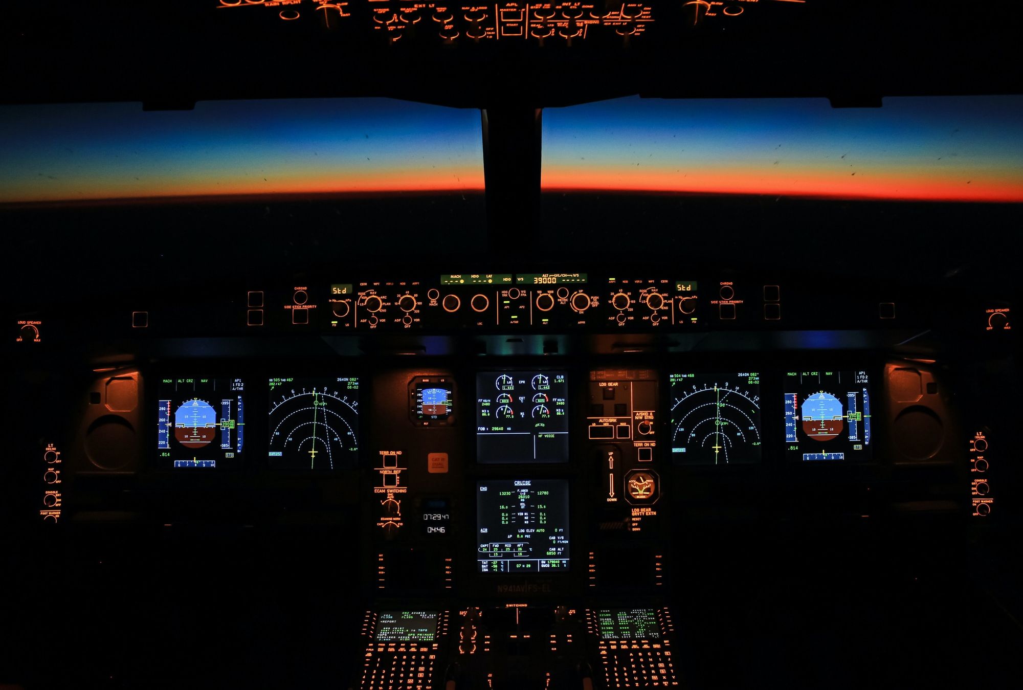 2000x1349 Pilot Salary: Guide to Pilot Earnings in the United States