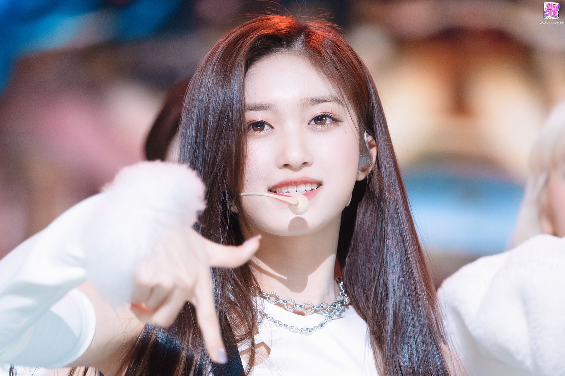 1800x1200 IVE Leeseo Inkigayo