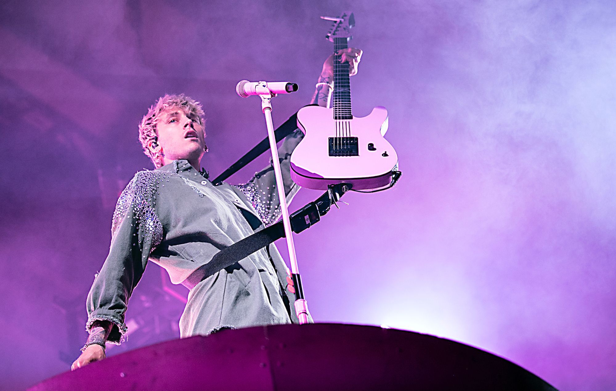 2000x1270 Machine Gun Kelly announces US, UK and EU 'Mainstream Sellout' tour