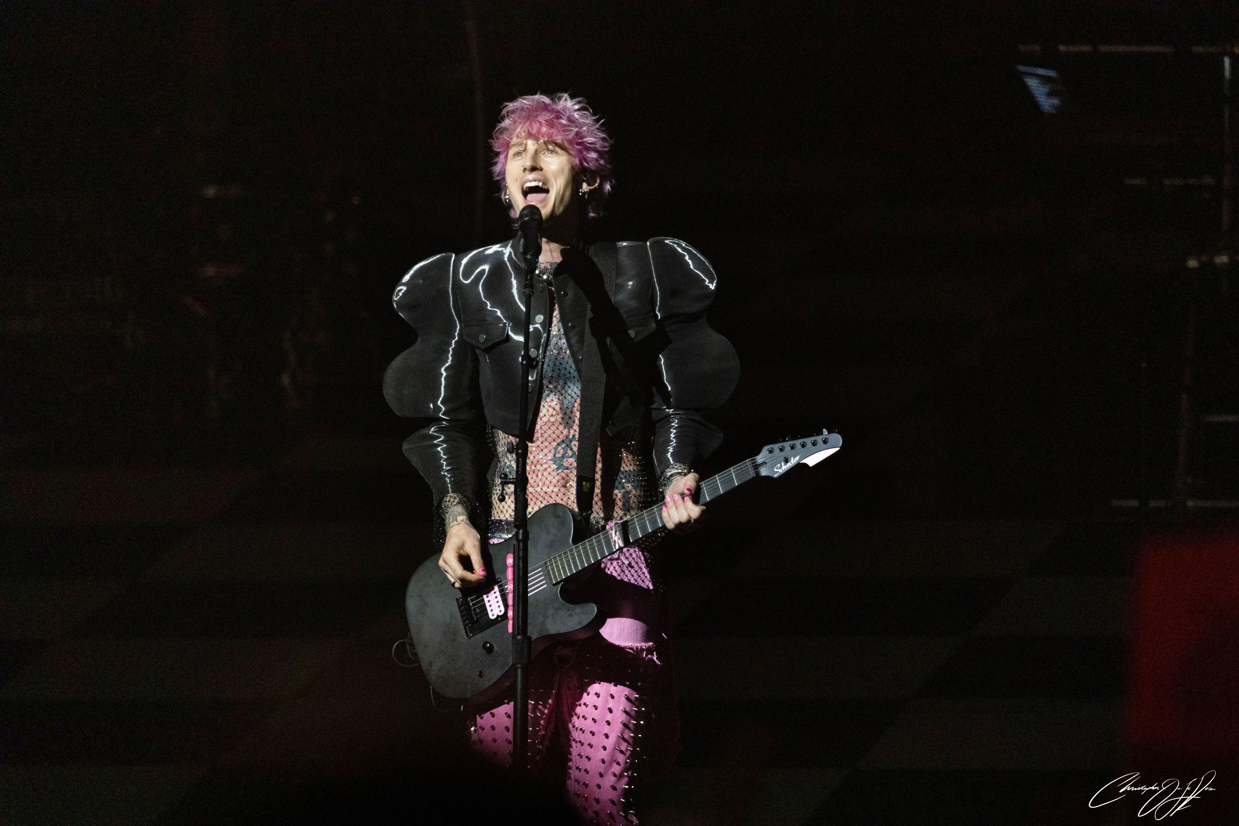 4000x2667 Photos: Machine Gun Kelly Rocked Austin with Mainstream Sellout Tour 101 Magazine