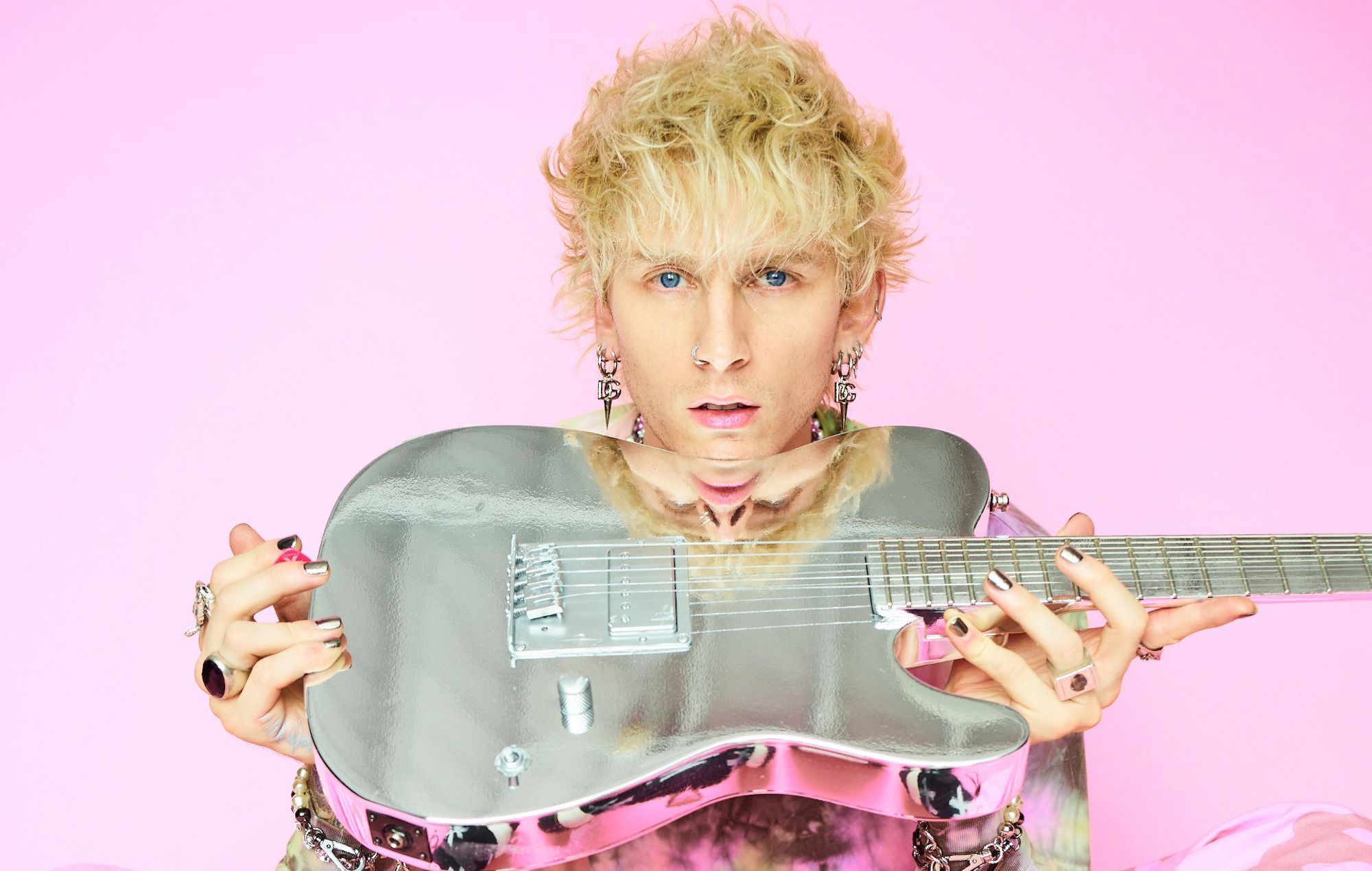 2000x1270 Machine Gun Kelly announces US, UK and EU 'Mainstream Sellout' tour