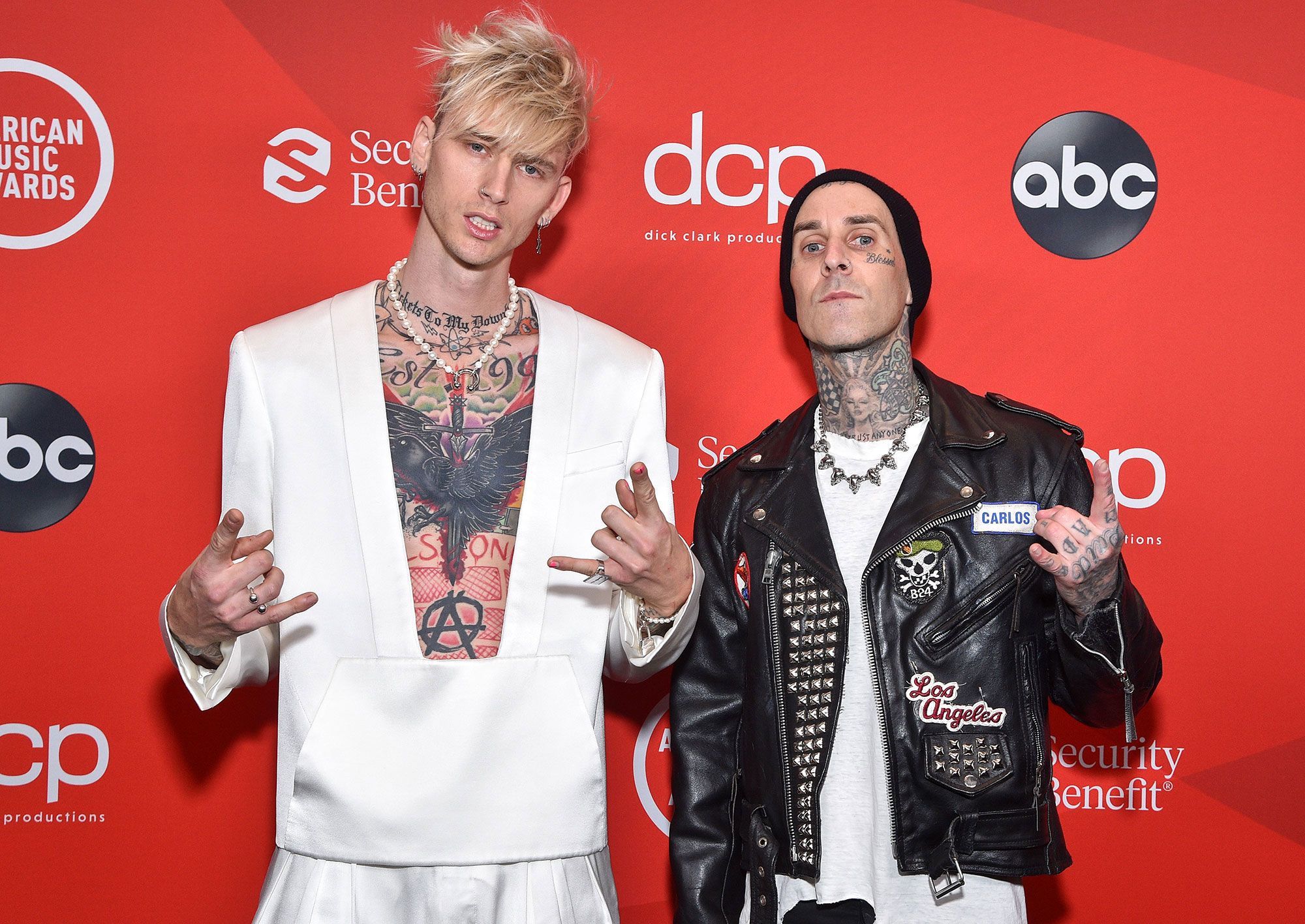 2000x1416 Machine Gun Kelly, Travis Barker to Get 'Mainstream Sellout' Ink