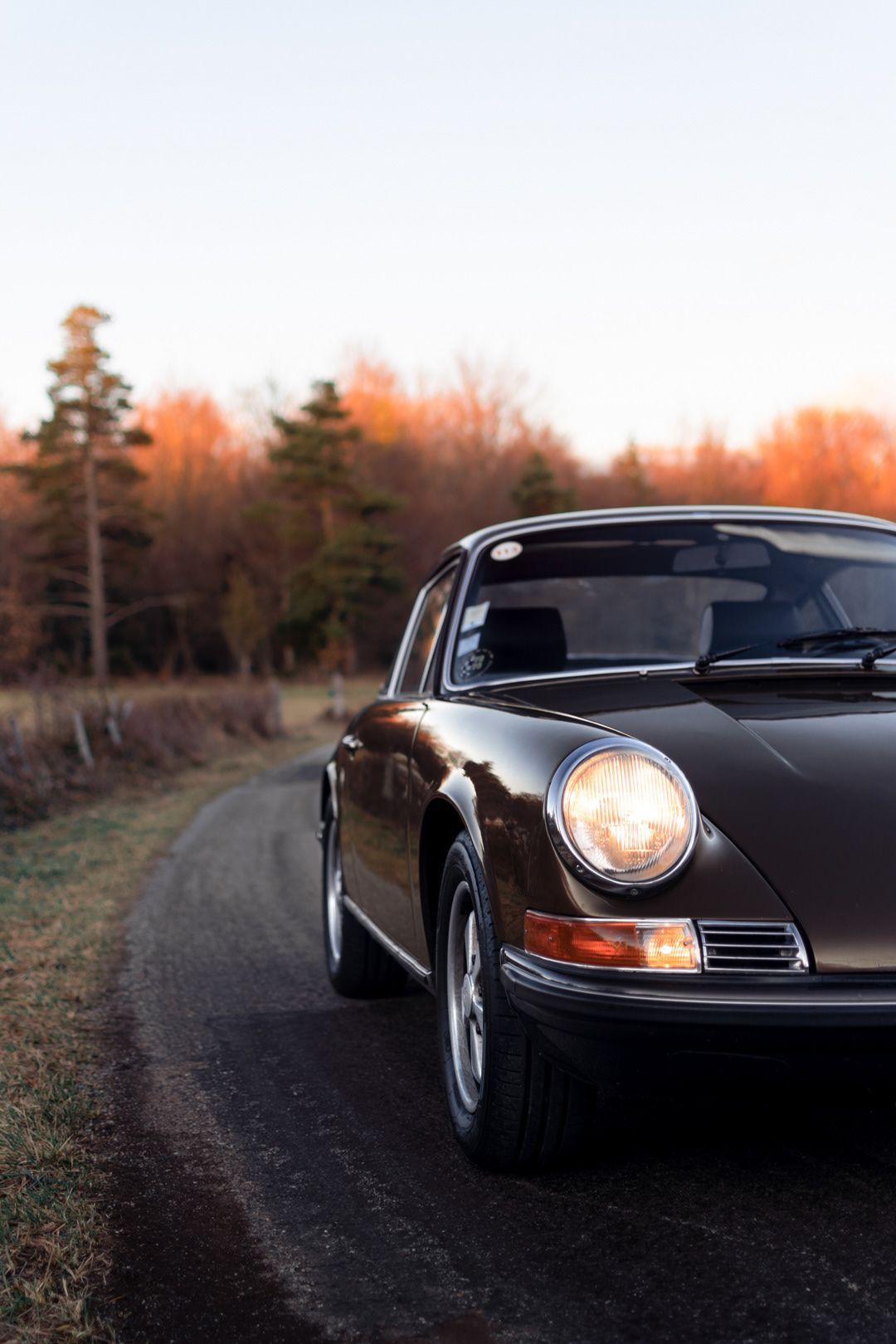 1080x1620 Porsche 911E Crème de Marron
