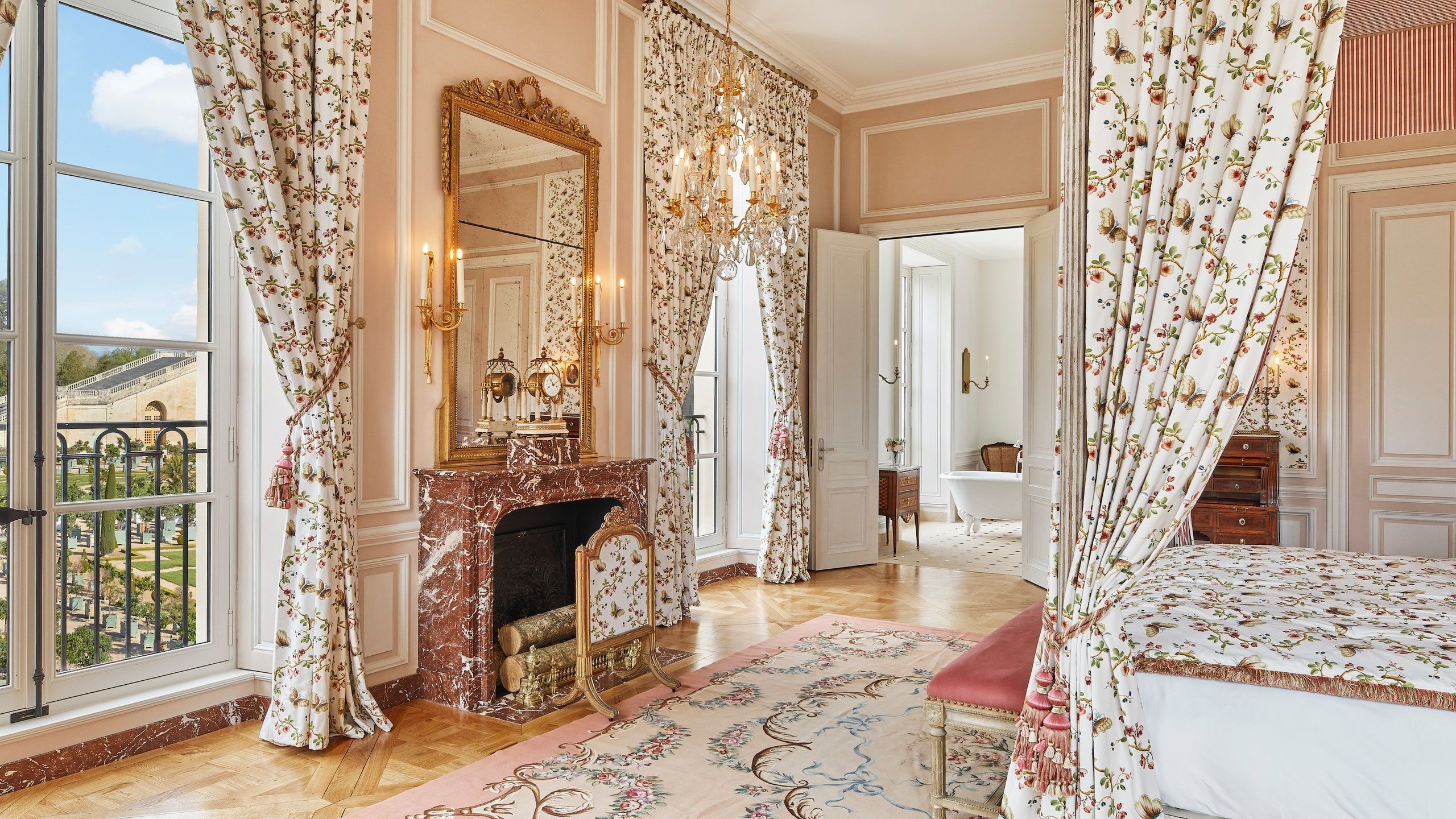 2560x1440 Versailles Opens Its First Ever Hotel—With Decor Featuring Louis XVI's Personal Style