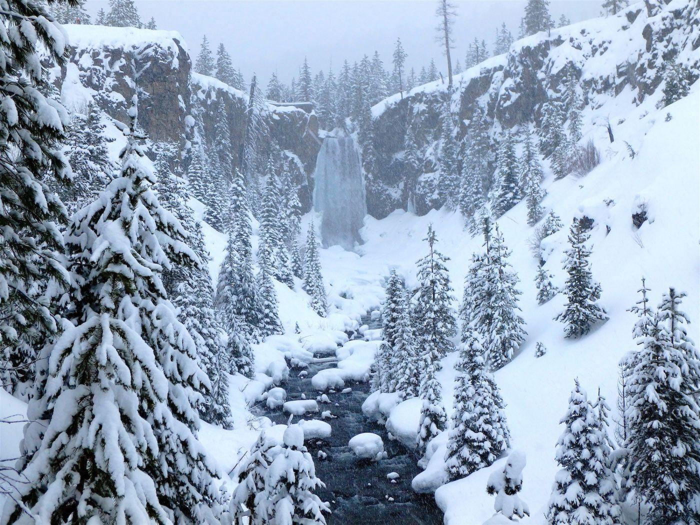 1400x1050 Tumalo Falls