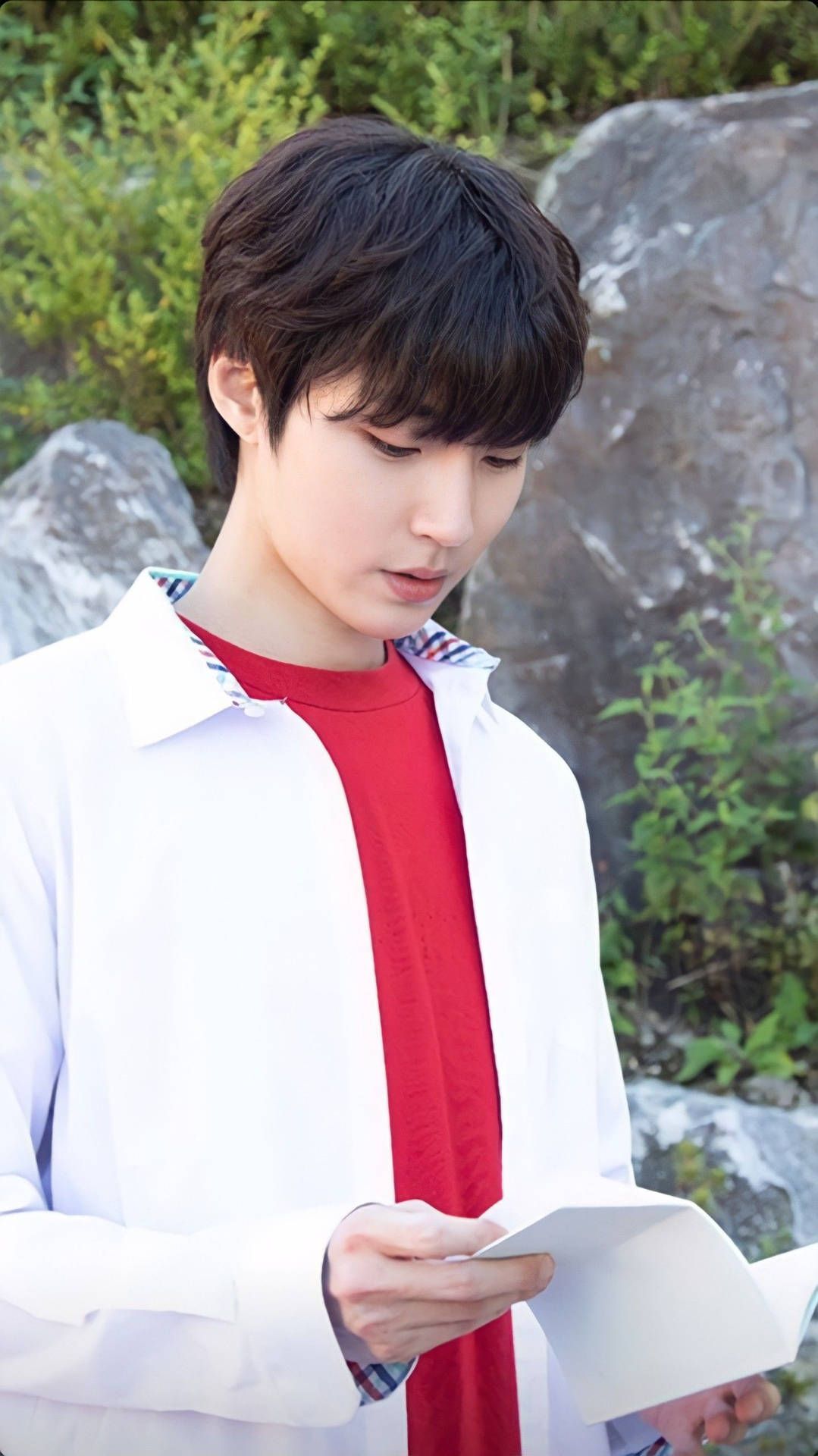 1079x1920 Download Pensive Shot of Hwang In Yeop Wallpaper
