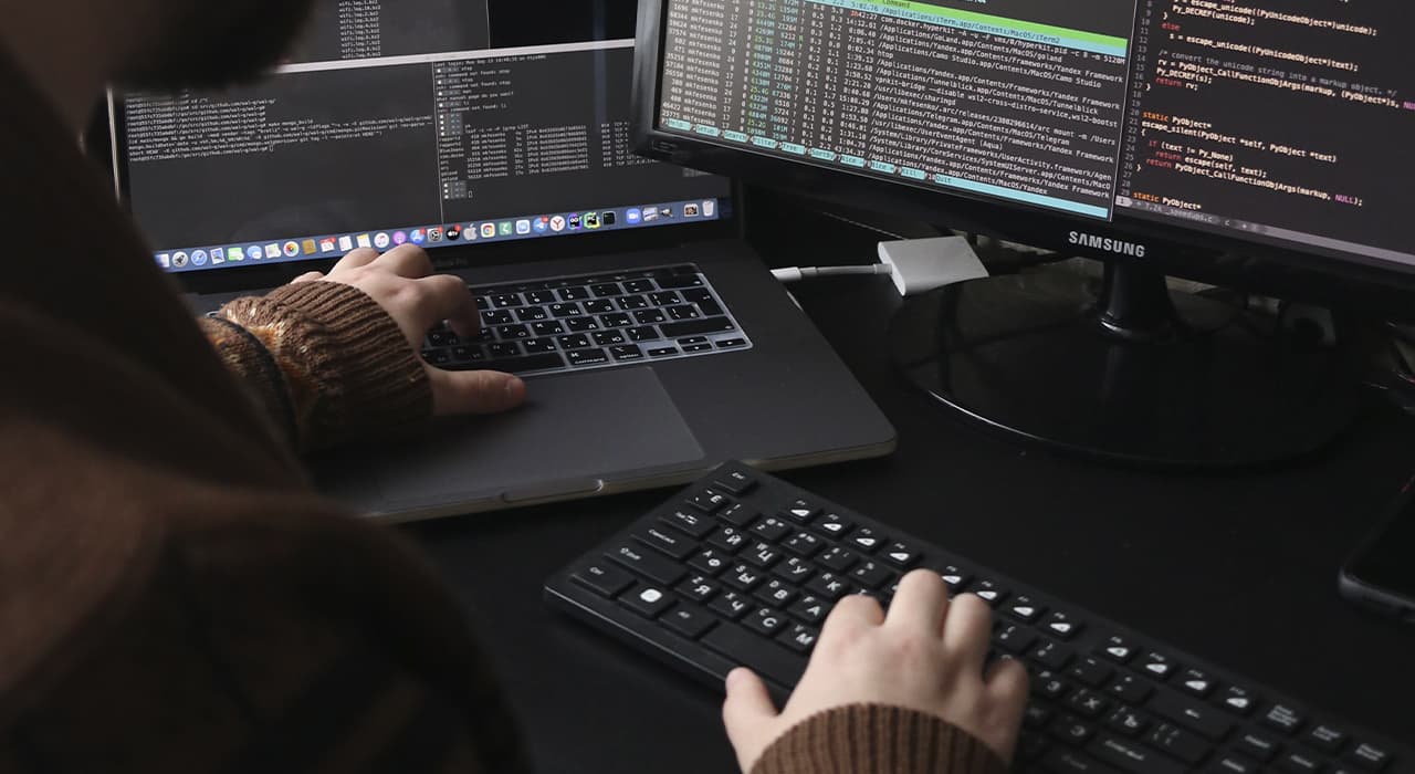 1280x700 Who is a system administrator