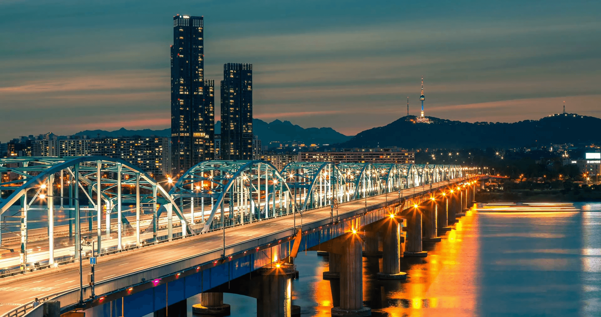 1920x1013 Time lapse of Seoul City skyline from day to night at Dongjak Bridge