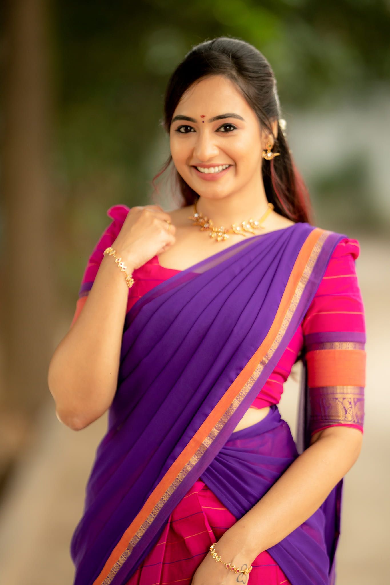 1365x2048 Hot Saree: Actress Yuhanishree Hot Saree Photo and Wallpaper