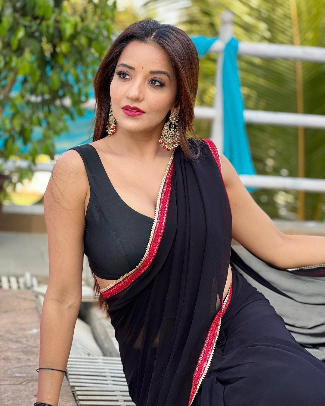 1080x1349 Download Bhojpuri Actress In Black Saree Wallpaper
