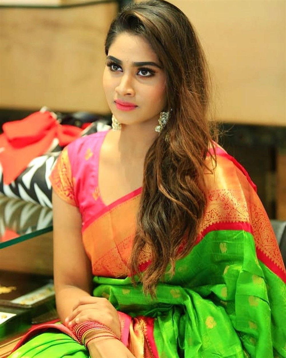 1000x1250 Actress Shivani Narayanan Saree Photo