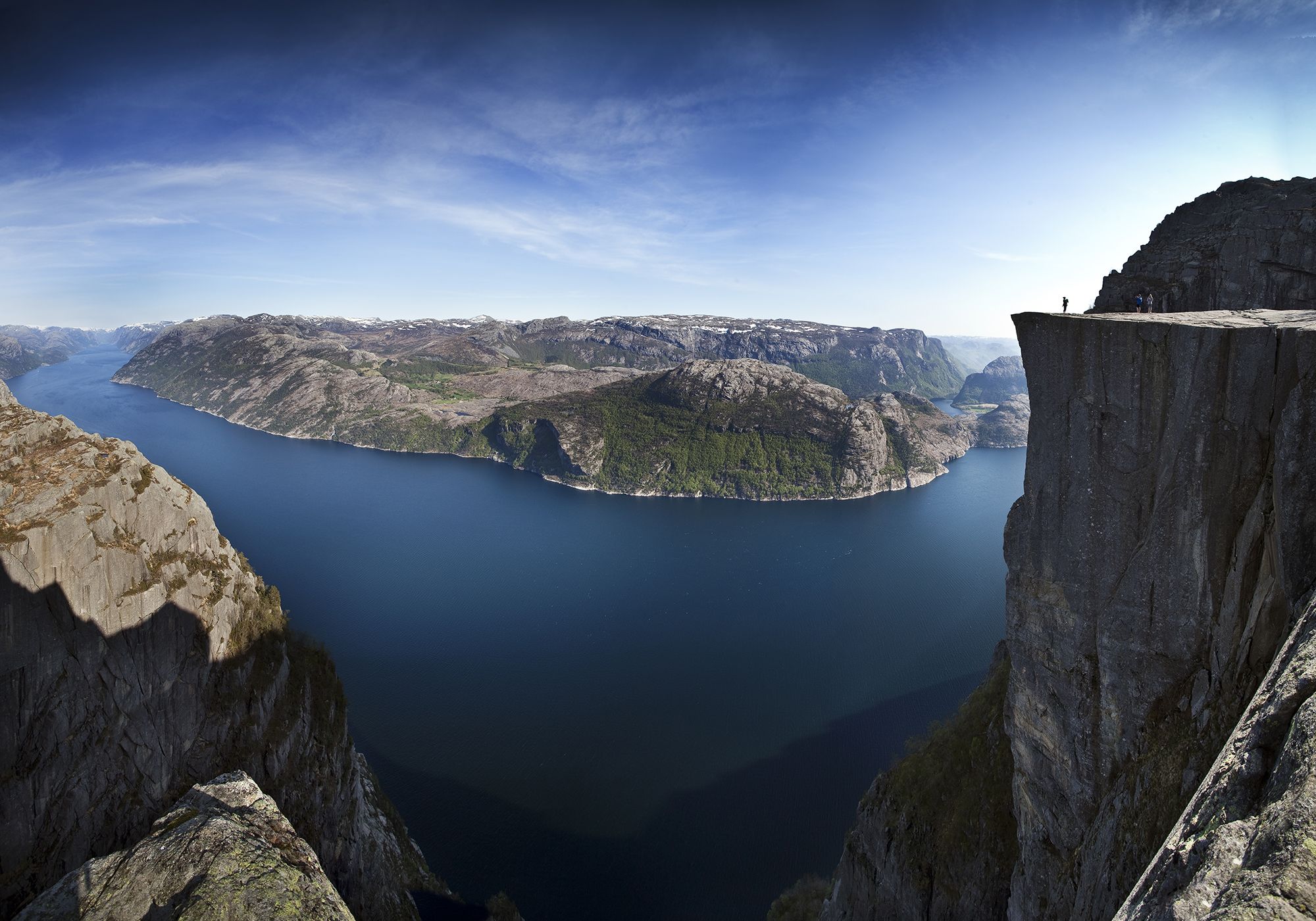 2000x1401 Hiking to Preikestolen. Norway's most famous hike