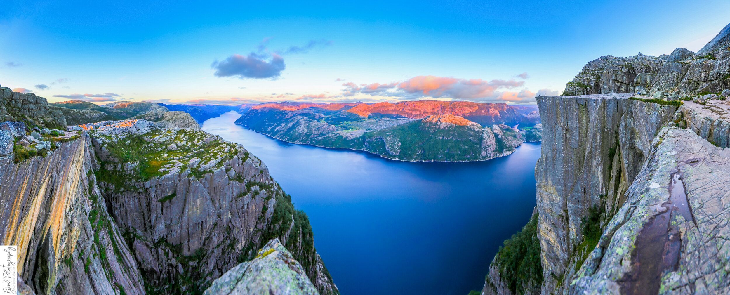 2500x1010 STUNNING IMAGES OF FAIRYTALE ADVENTURES IN NORWAY