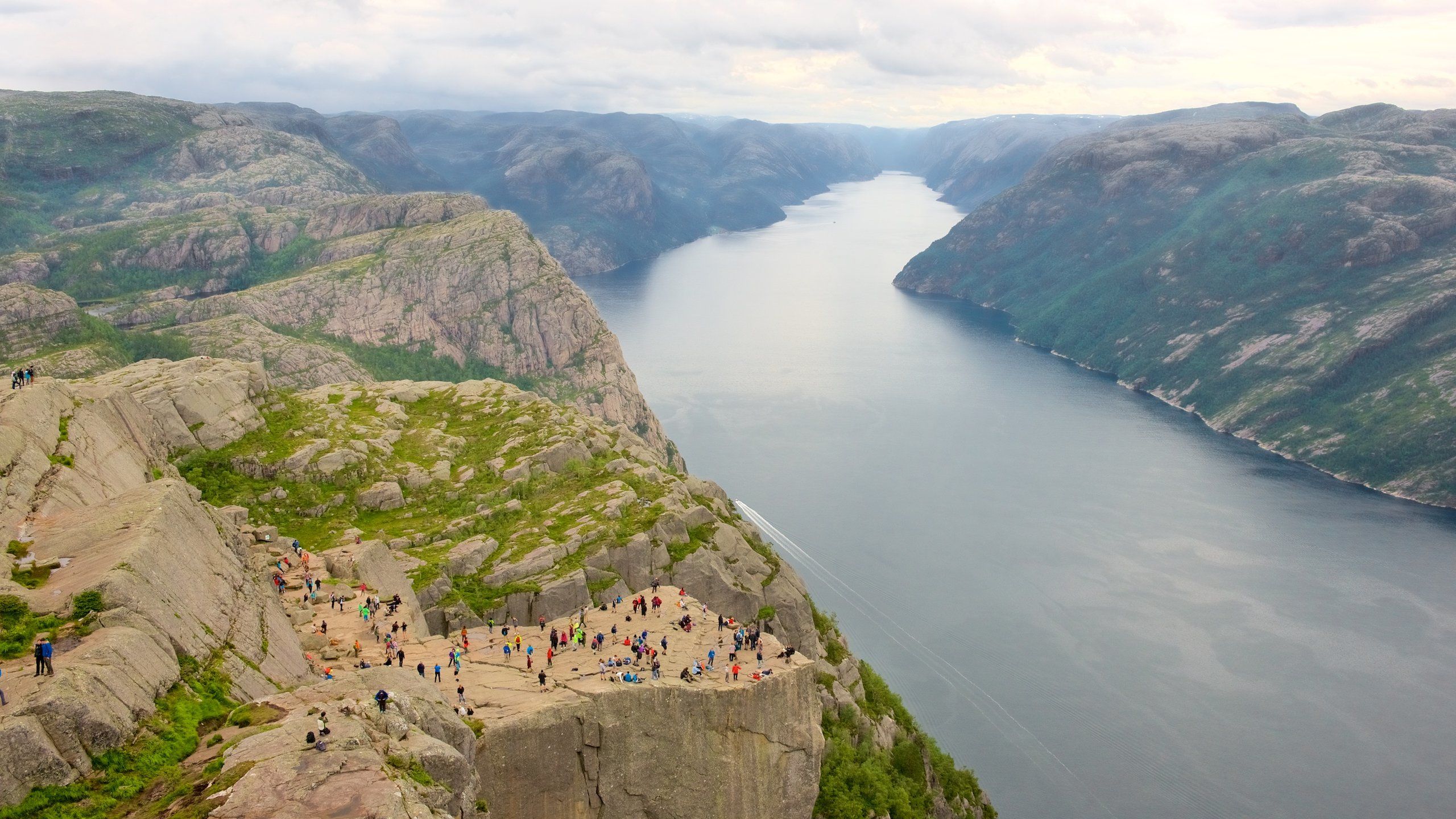 2560x1440 Preikestolen in Strand and Activities