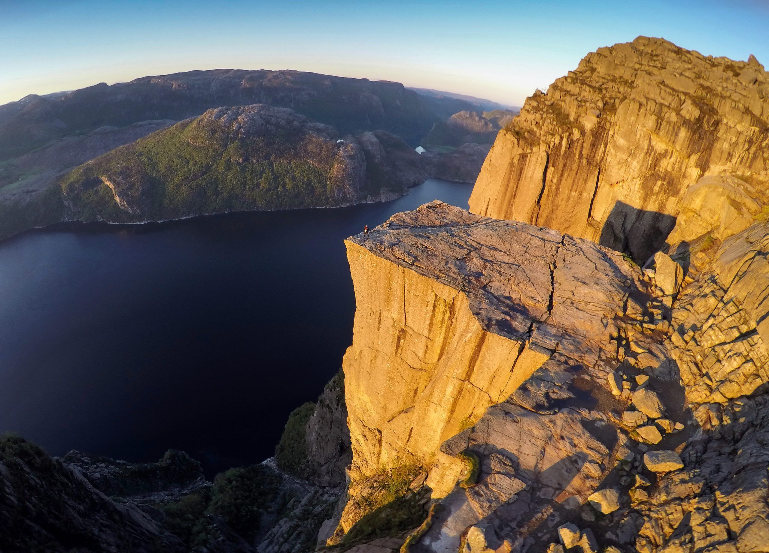 2560x1843 Sunrise on the top of the world / Preikestolen / Norway