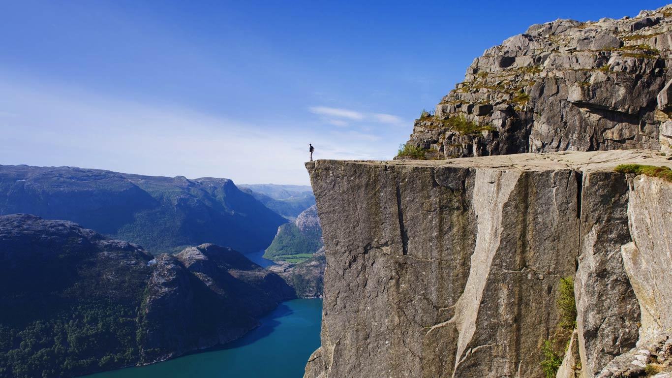 1366x768 The magnificent Pulpit Rock, offers wild and beautiful coastal scenery