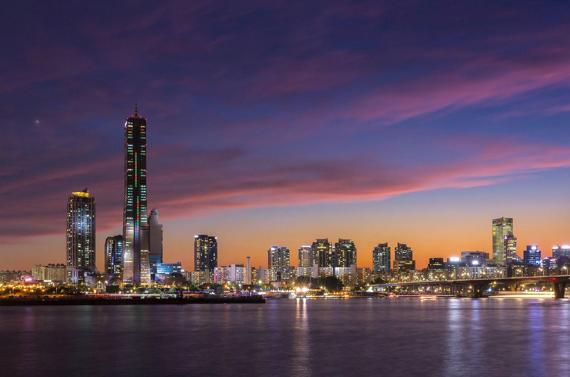 2000x1326 Yeouido after sunset City at Night and Han River, Yeouido, South Korea. Seoul skyline, Seoul night, Seoul