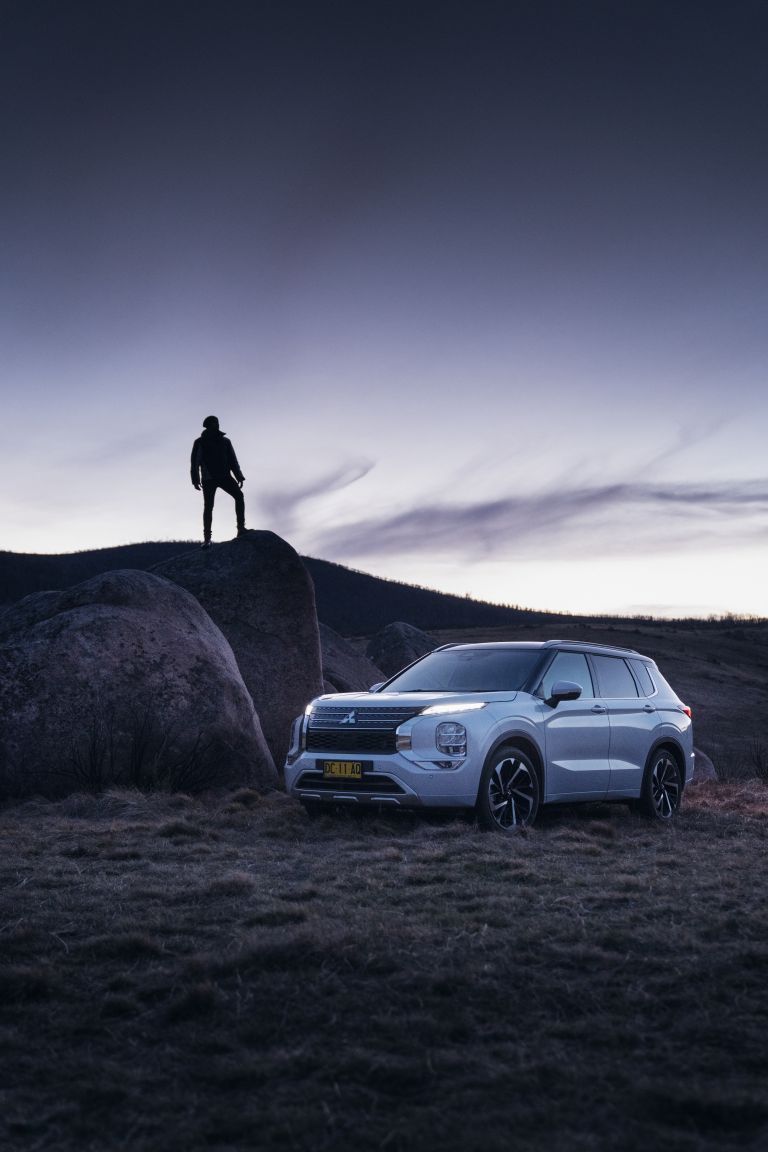 768x1152 Mitsubishi Outlander version quality free high resolution car image