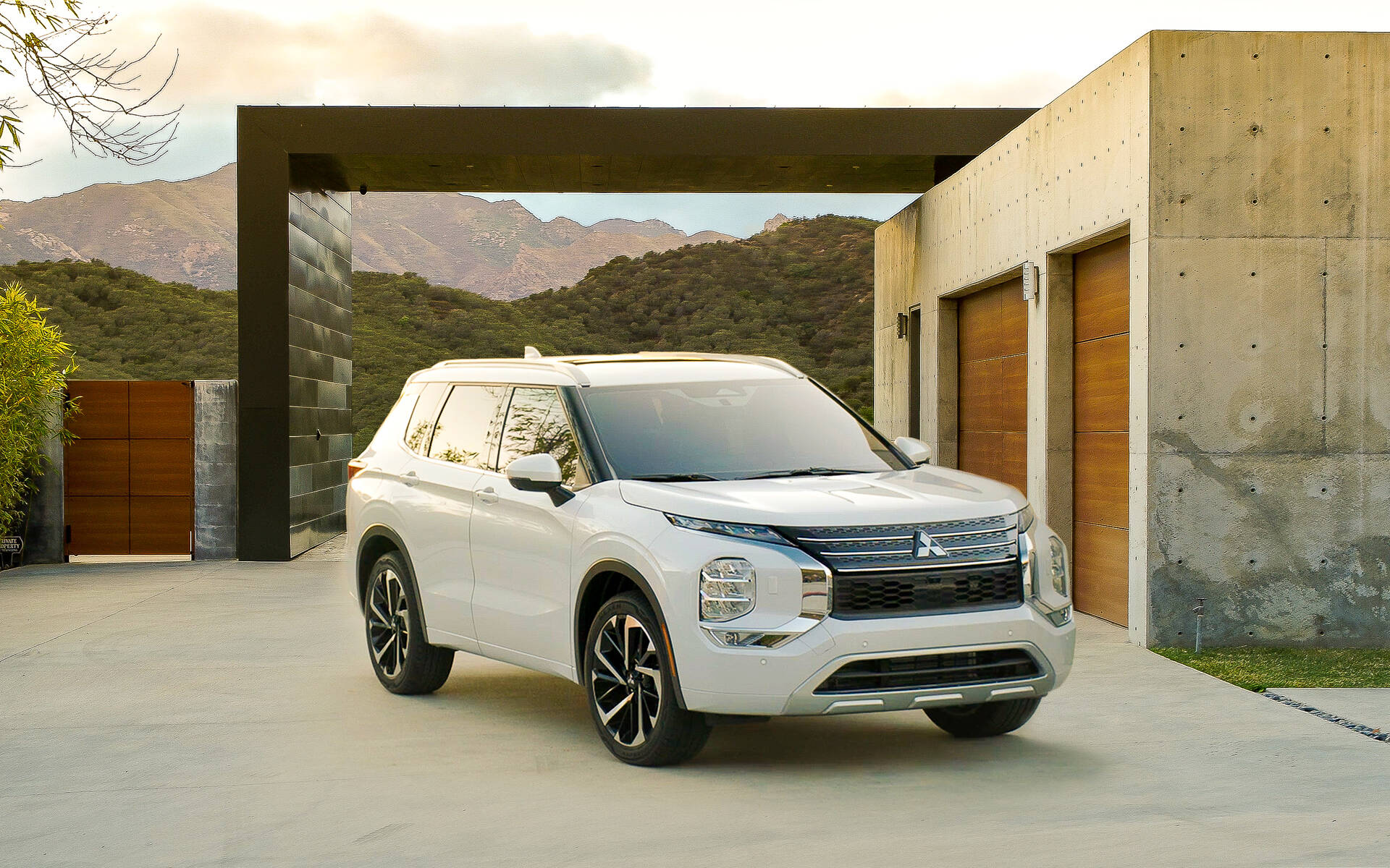 1920x1200 Mitsubishi Outlander Undergoes Complete Transformation Car Guide