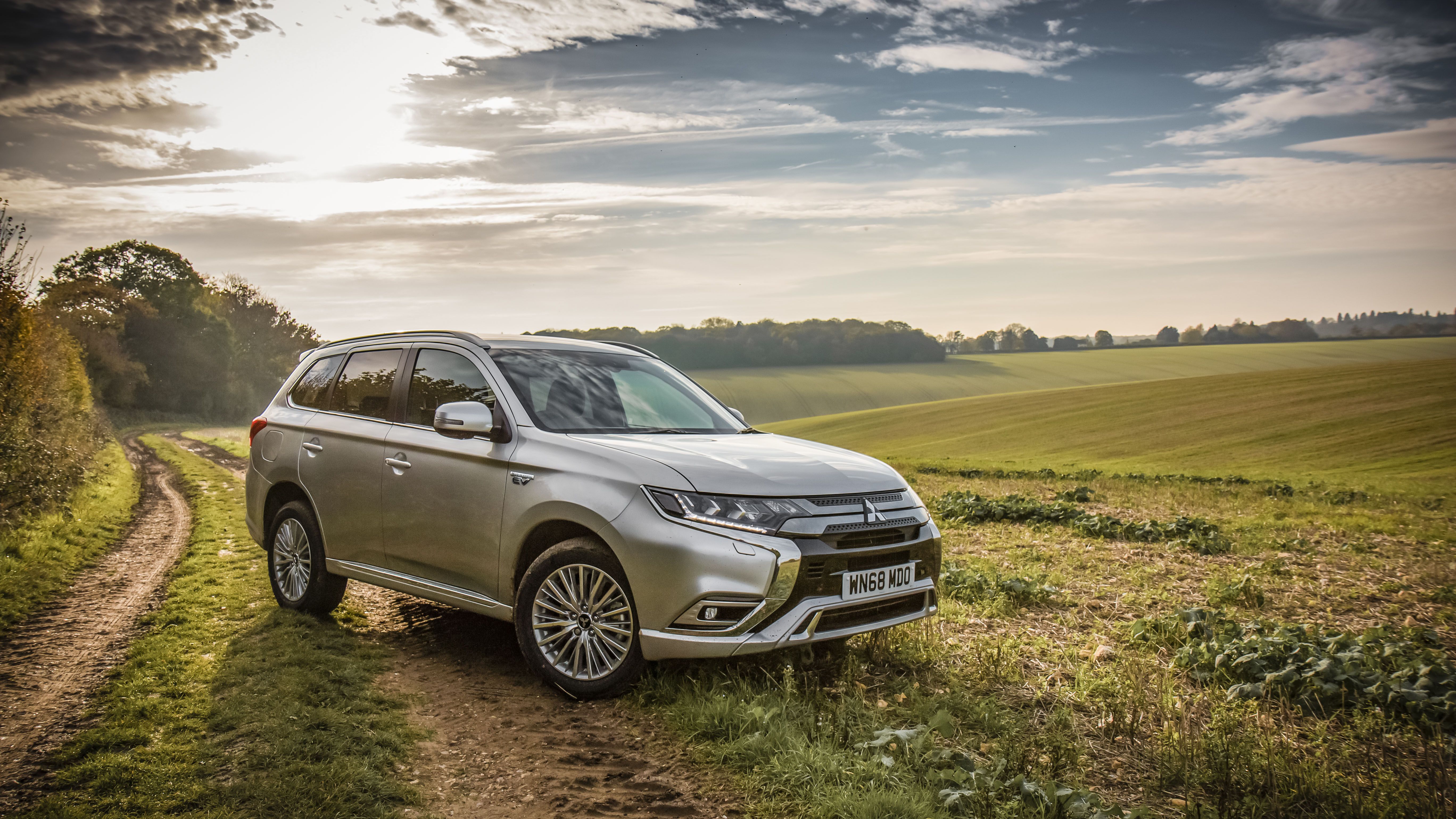 5472x3078 Mitsubishi Outlander PHEV Term Review 2023